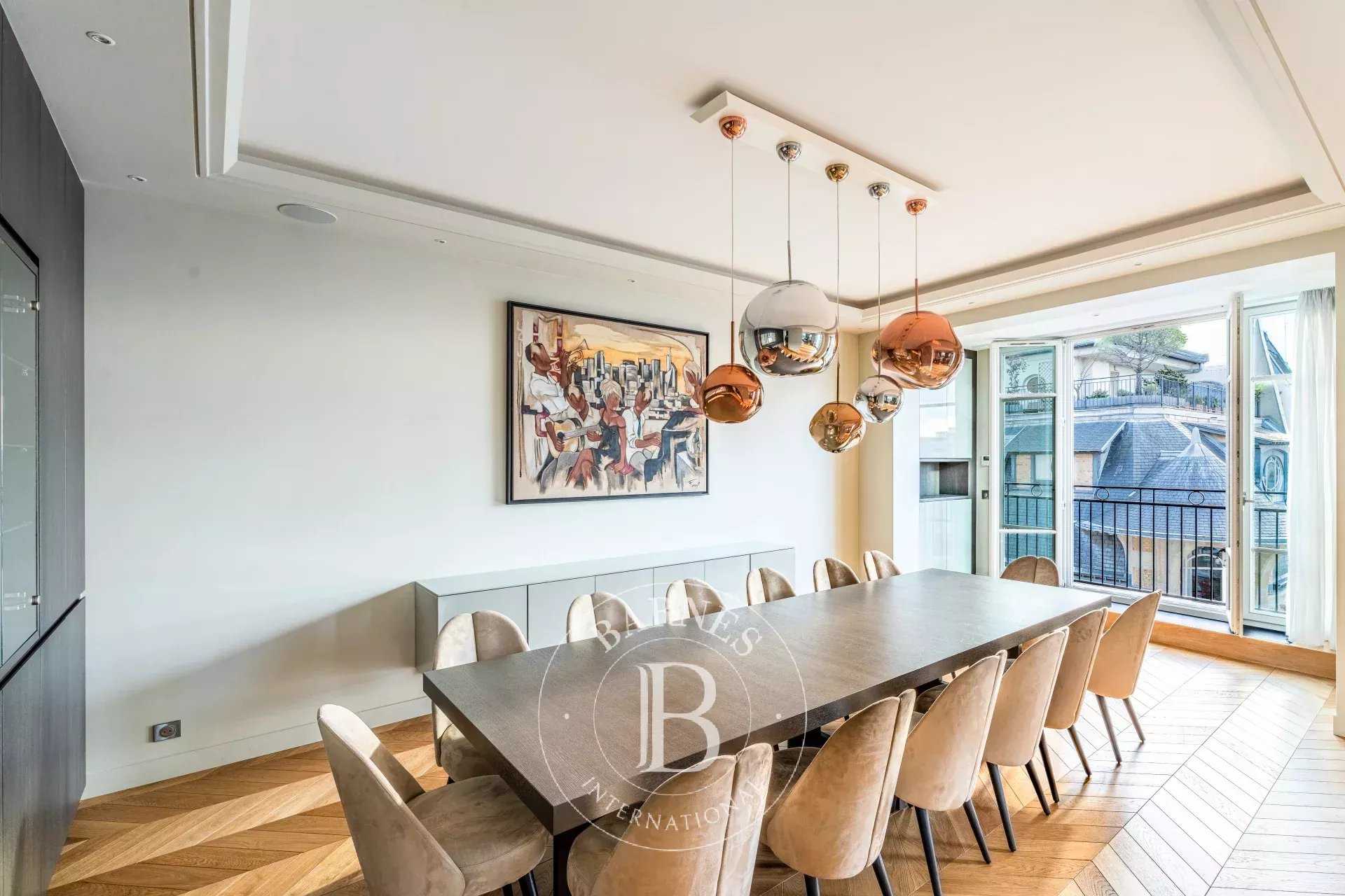 Paris  - Appartement 10 Pi&egrave;ces 5 Chambres