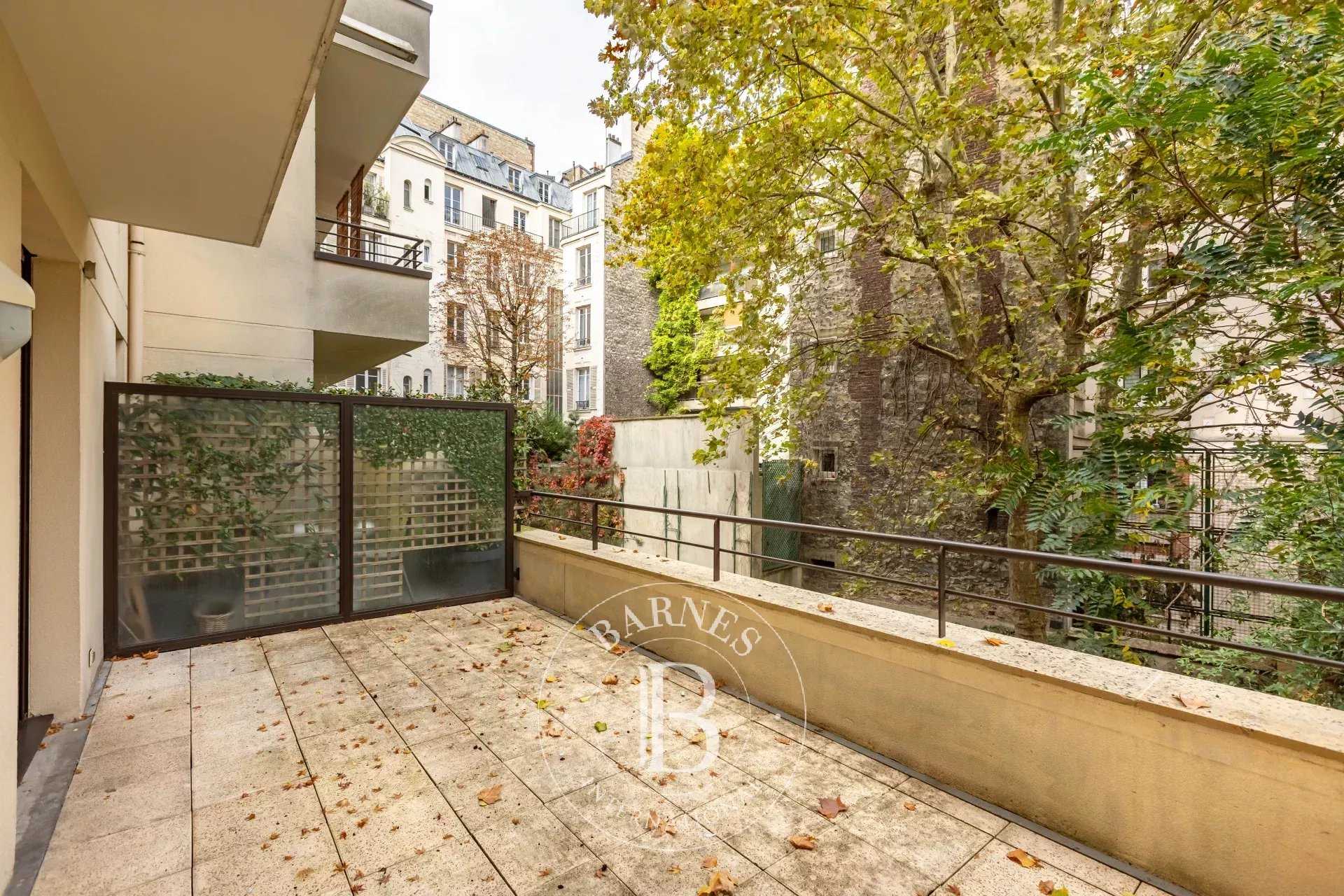 Paris  - Appartement 6 Pièces 3 Chambres