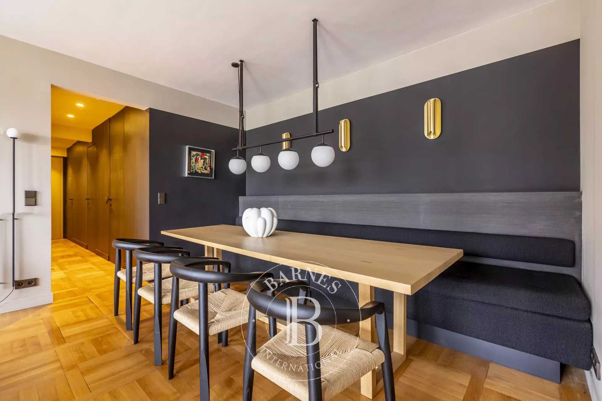 Paris  - Appartement 4 Pièces 2 Chambres