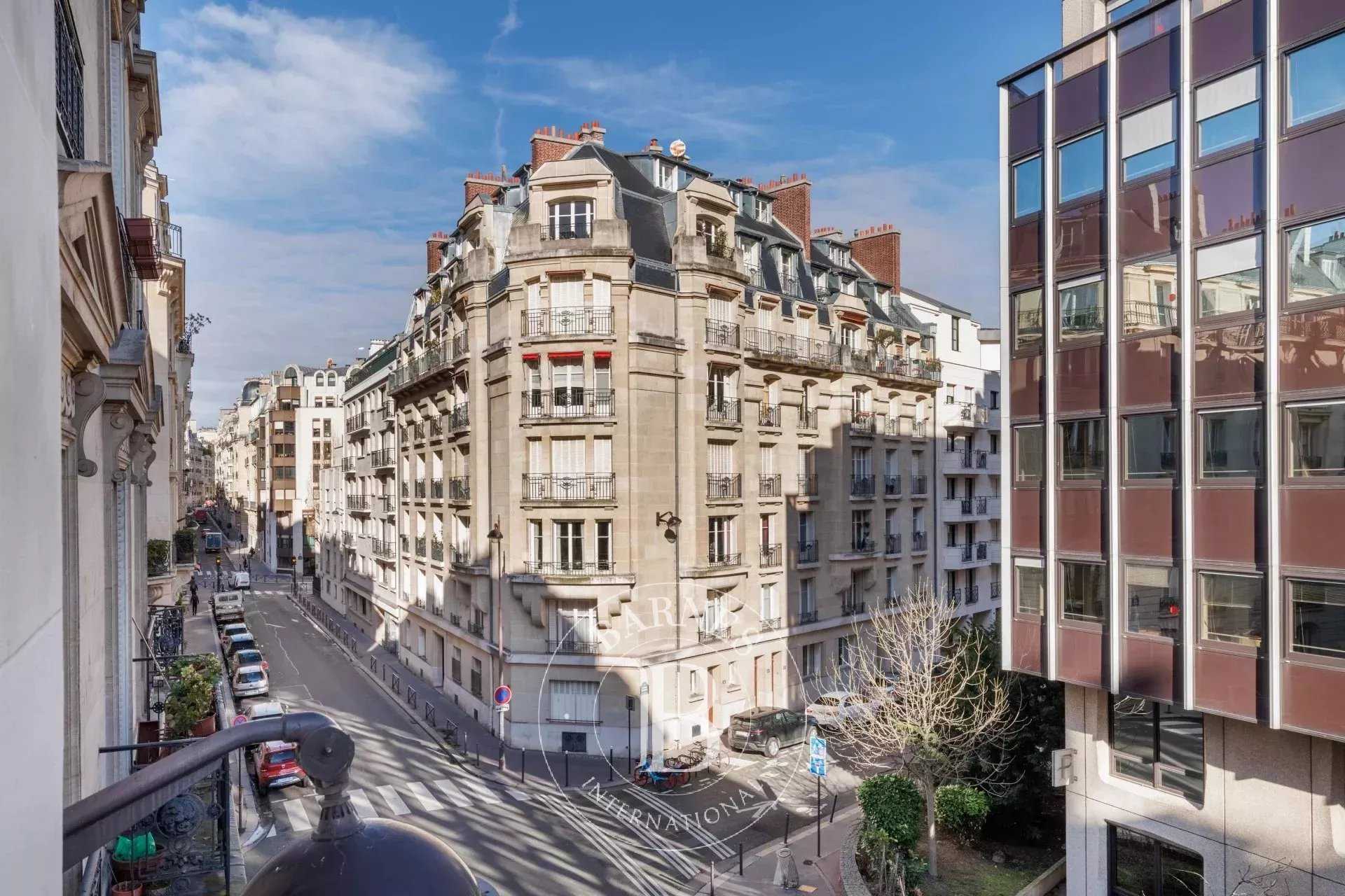 Paris  - Appartement 4 Pi&egrave;ces 2 Chambres