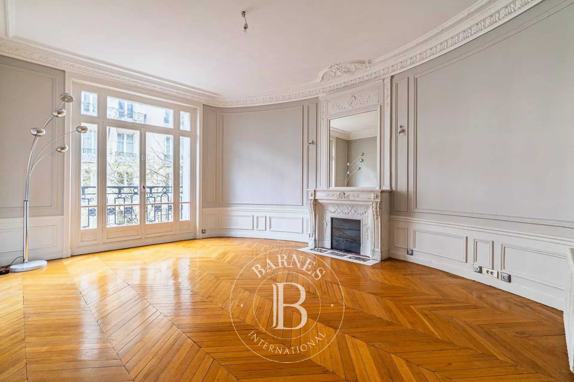 Paris  - Apartment 4 Bedrooms