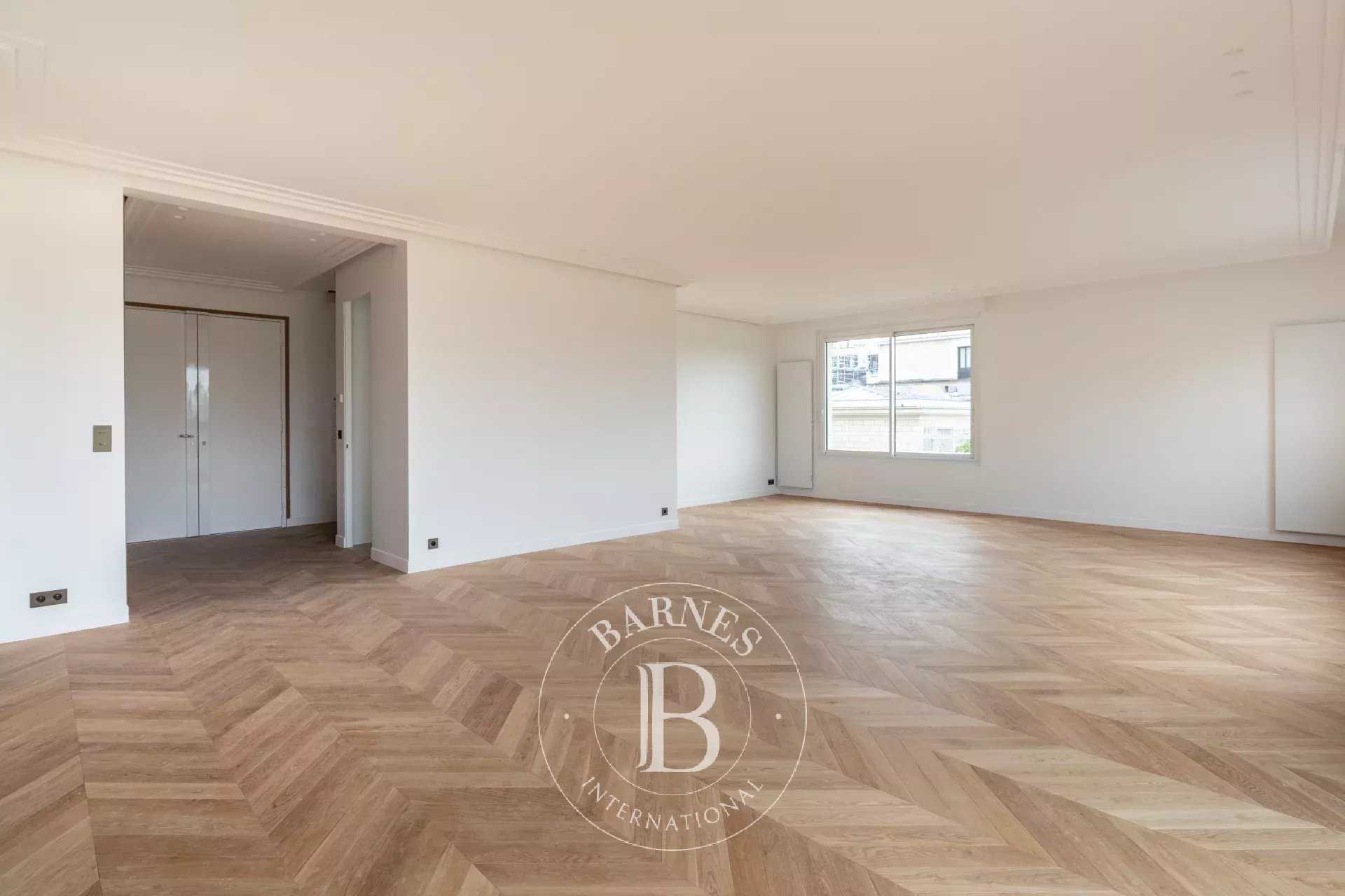 Paris  - Apartment 3 Bedrooms