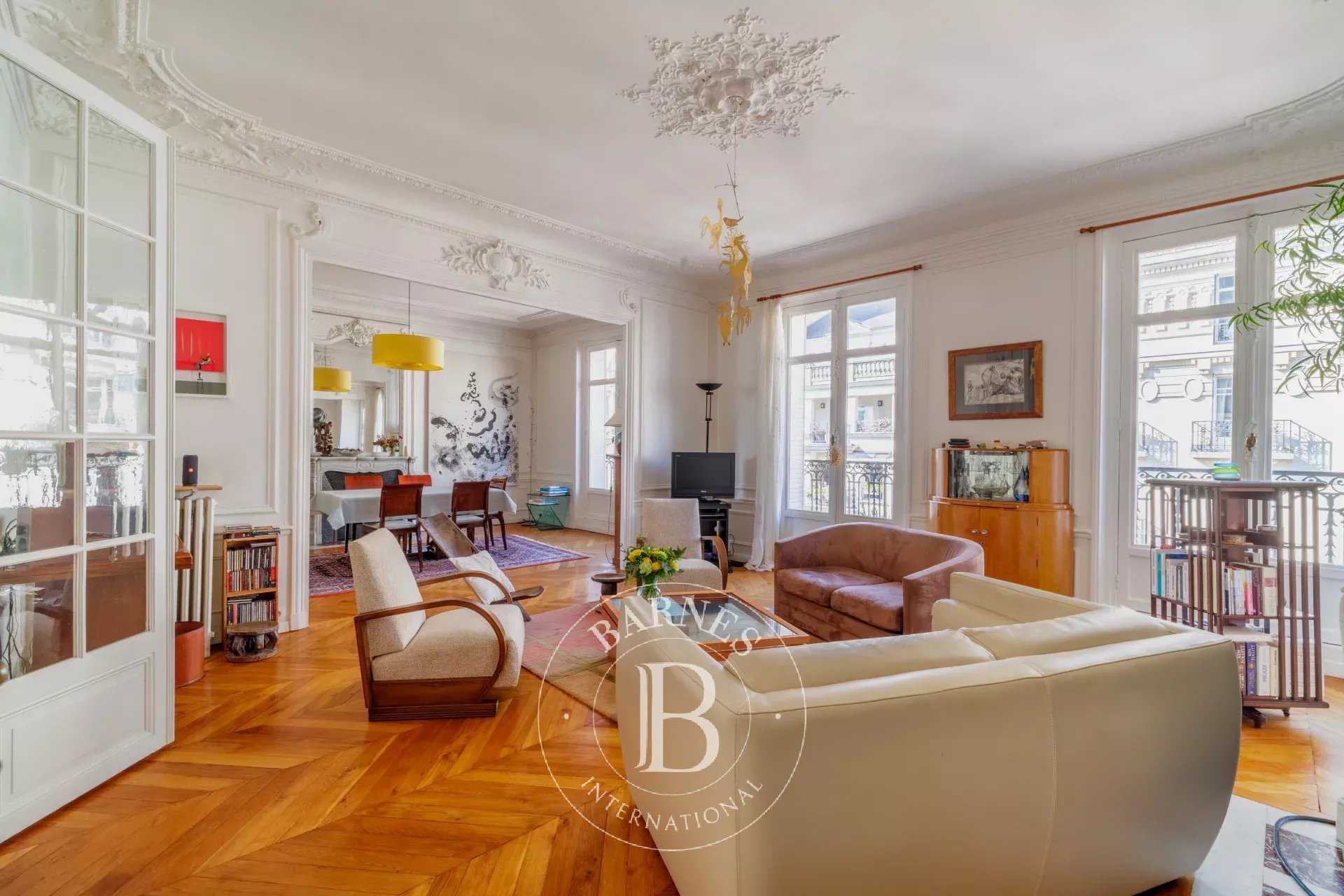 Paris  - Appartement 6 Pièces 4 Chambres