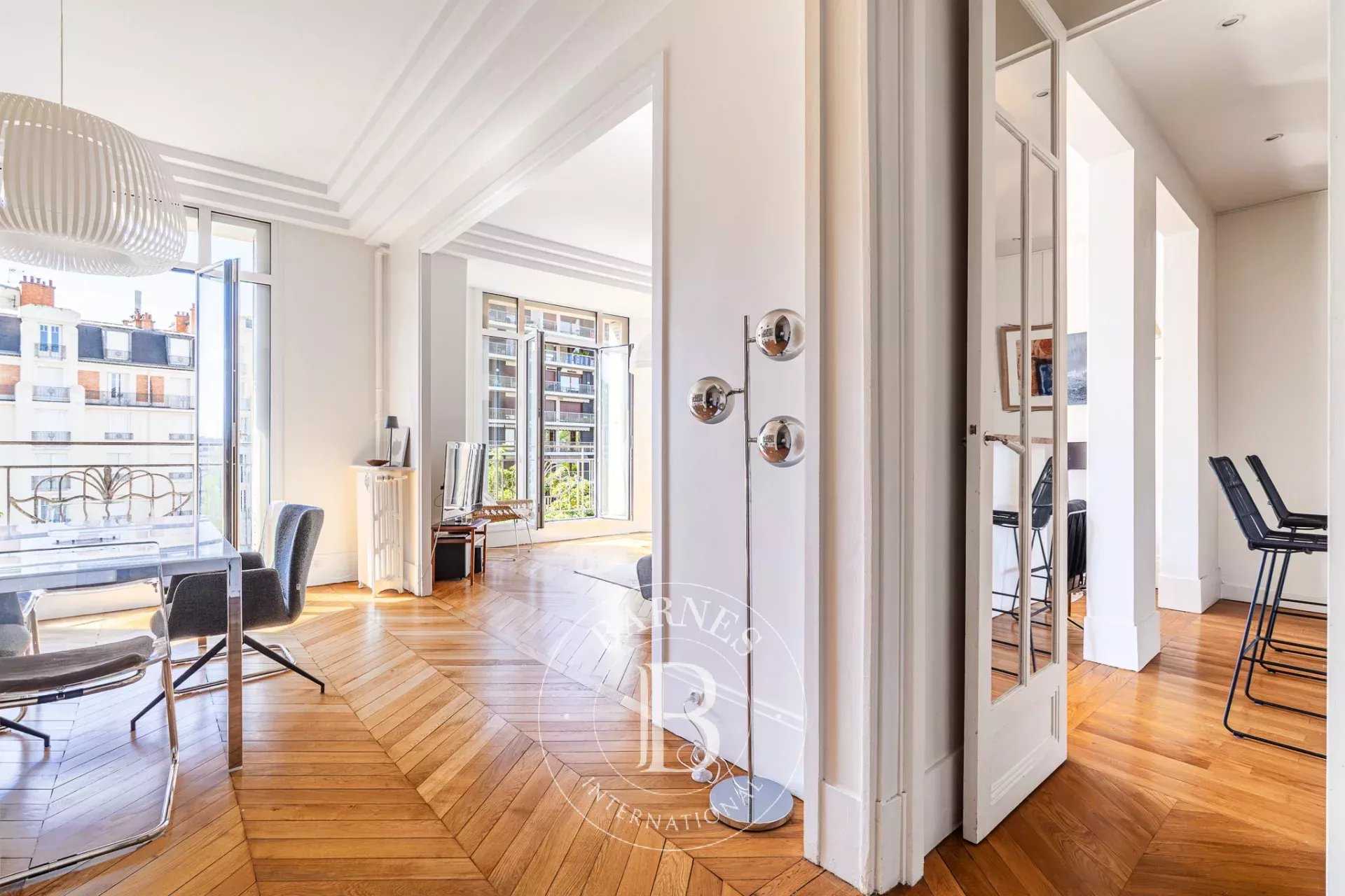 Paris  - Appartement 4 Pi&egrave;ces 2 Chambres