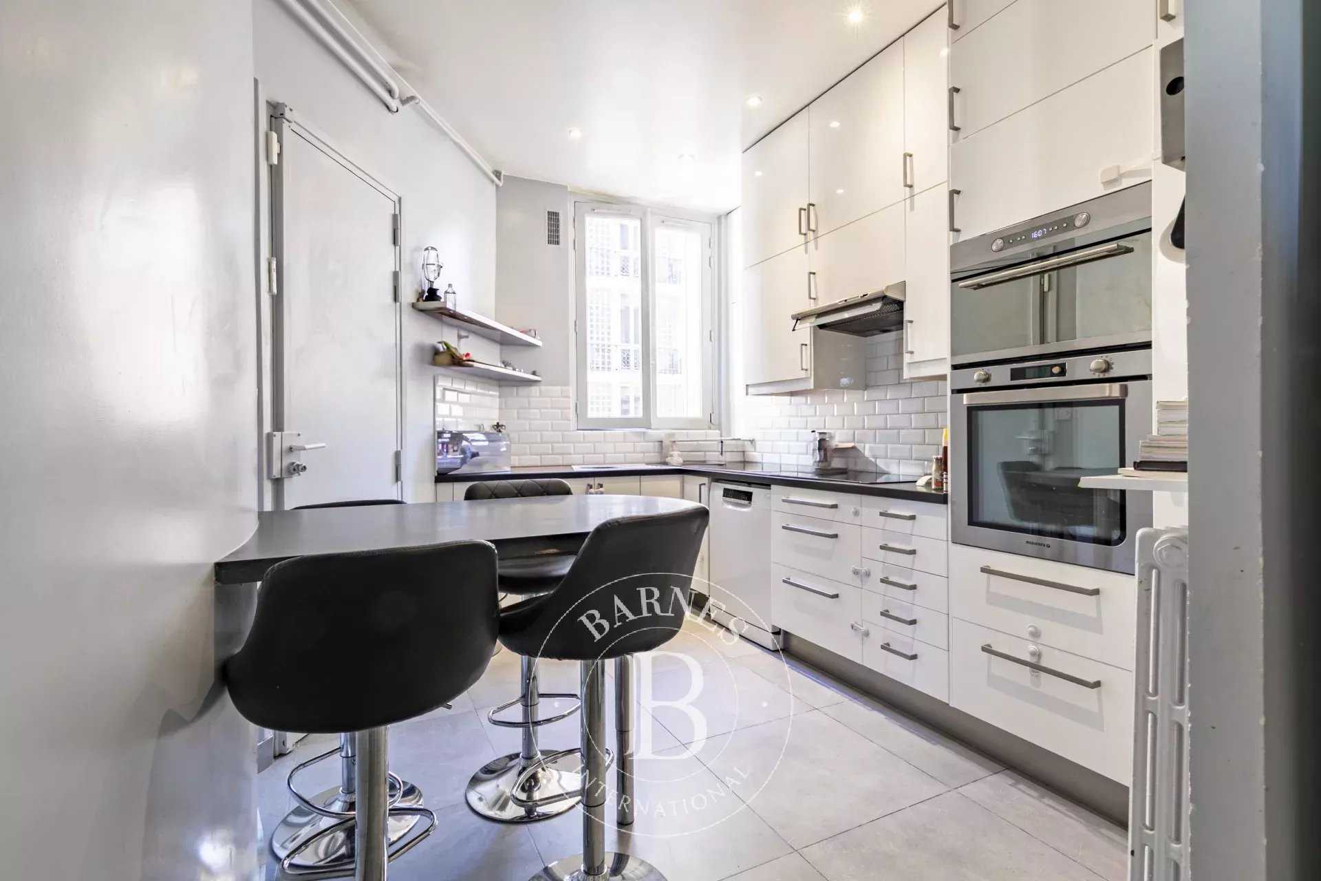 Paris  - Appartement 5 Pièces 3 Chambres