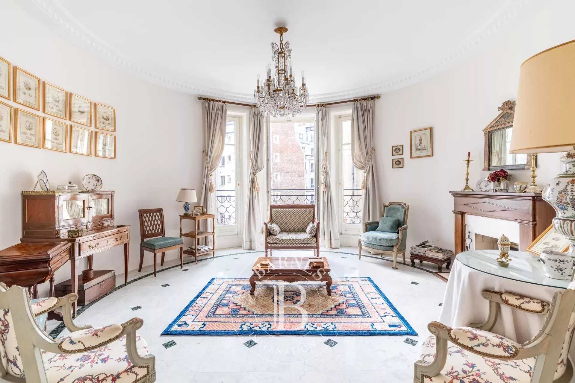 Paris  - Appartement 5 Pièces 3 Chambres