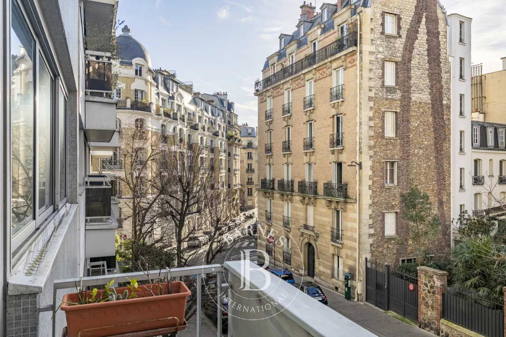 Paris  - Appartement 4 Pi&egrave;ces 3 Chambres