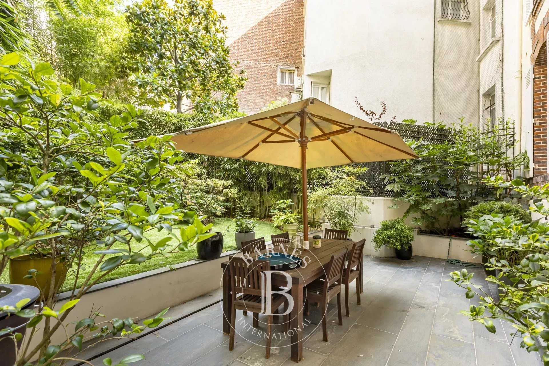 Paris  - Maison 10 Pi&egrave;ces 6 Chambres