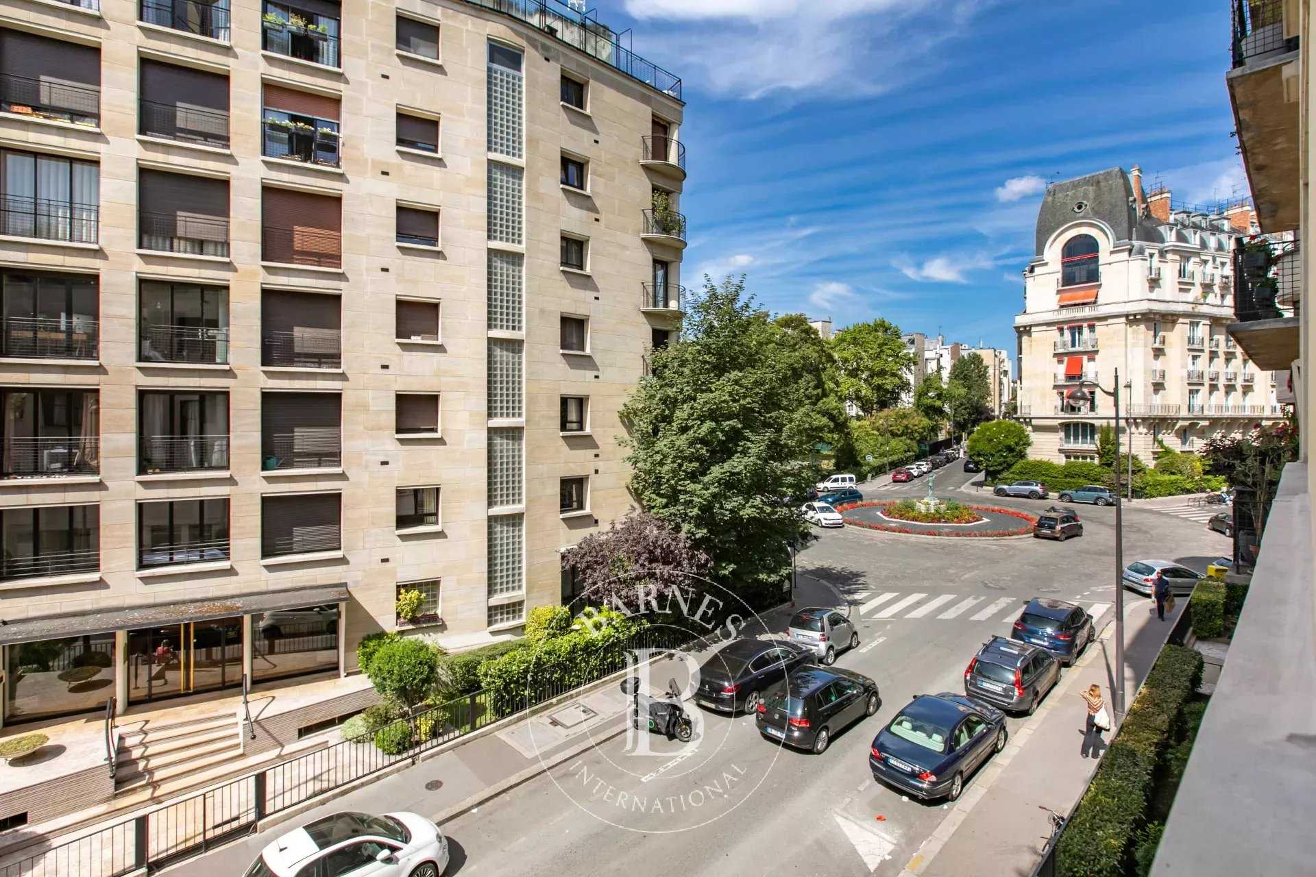 Paris  - Appartement 5 Pièces 3 Chambres