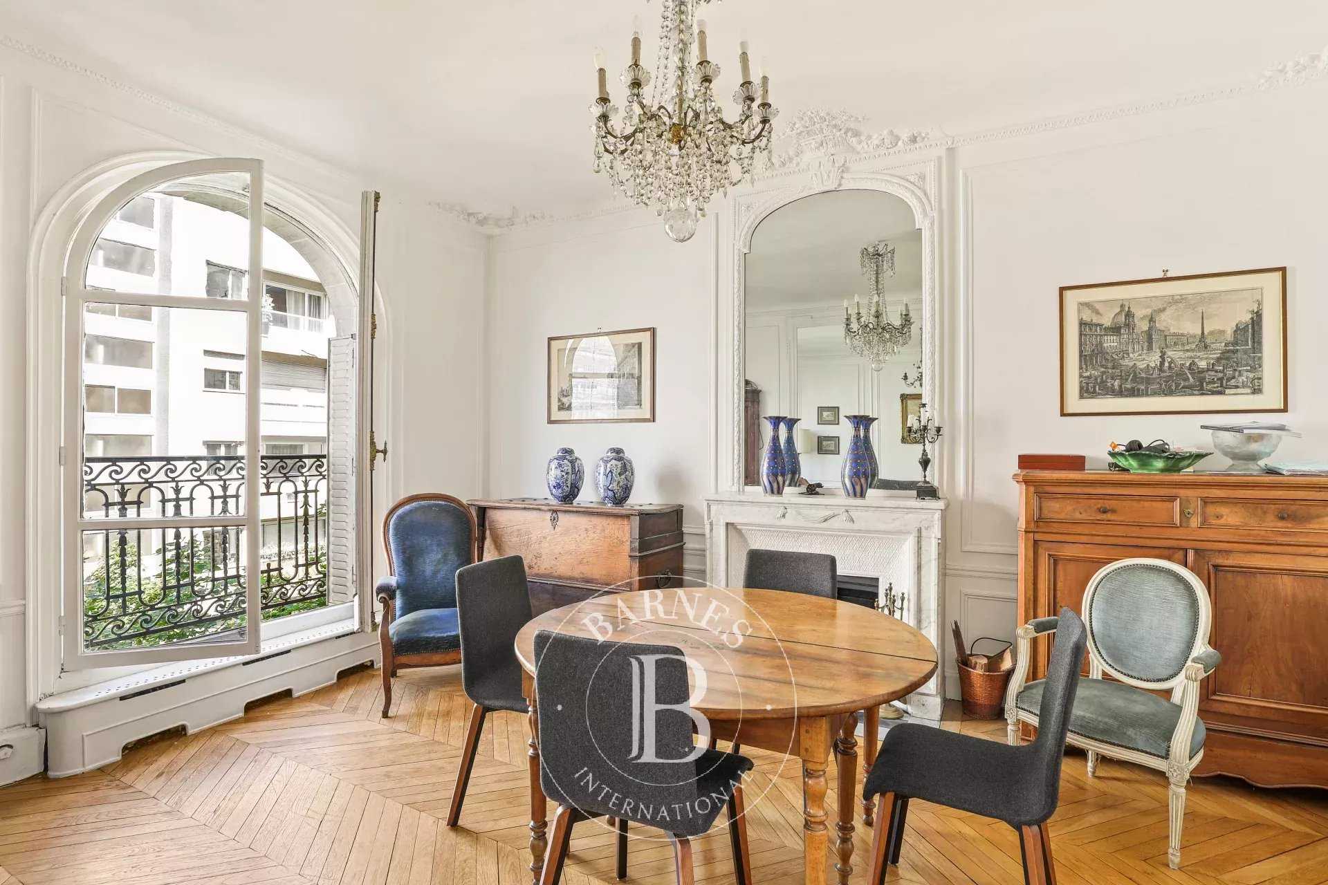 Paris  - Appartement 5 Pièces 4 Chambres
