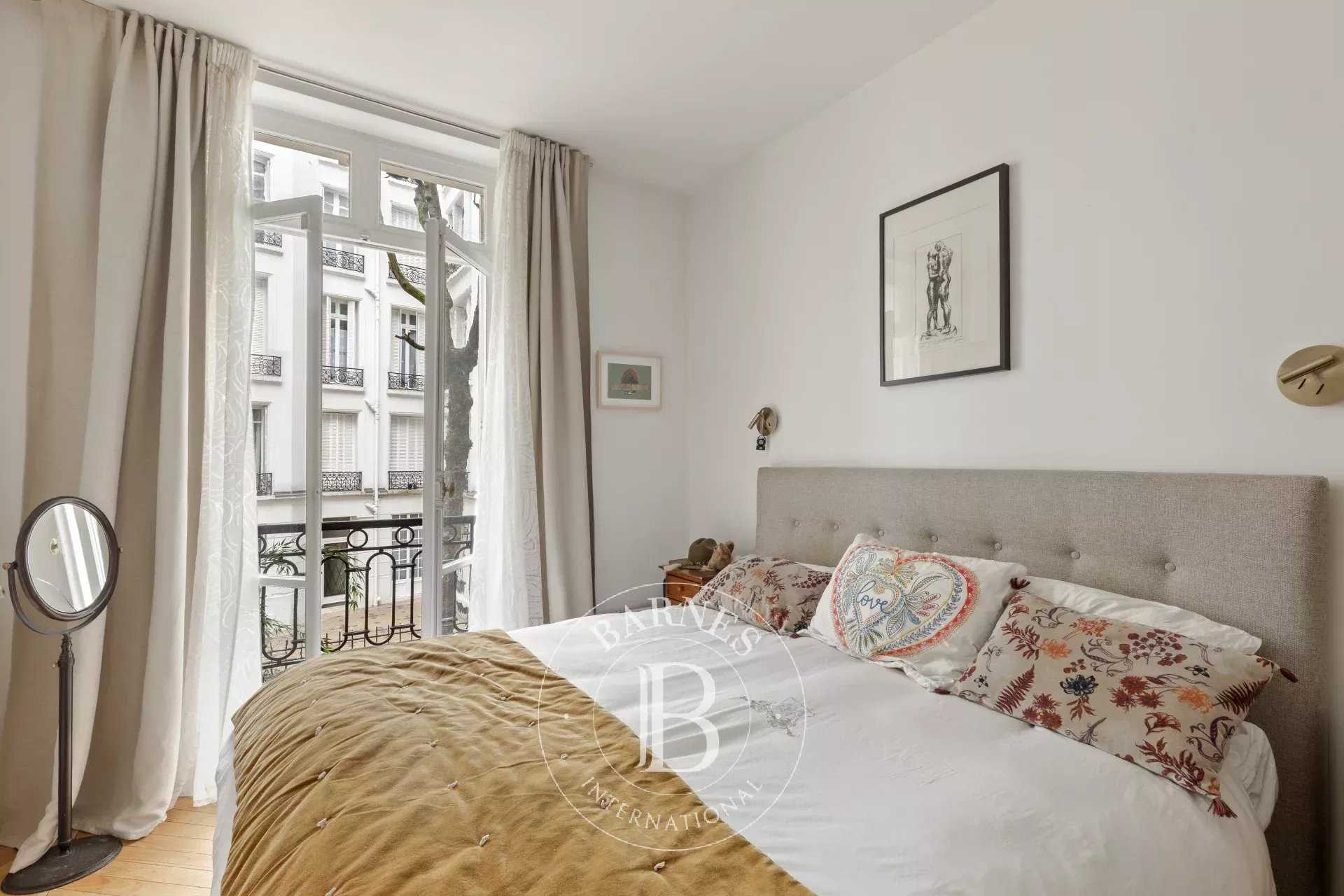 Paris  - Appartement 3 Pi&egrave;ces 2 Chambres