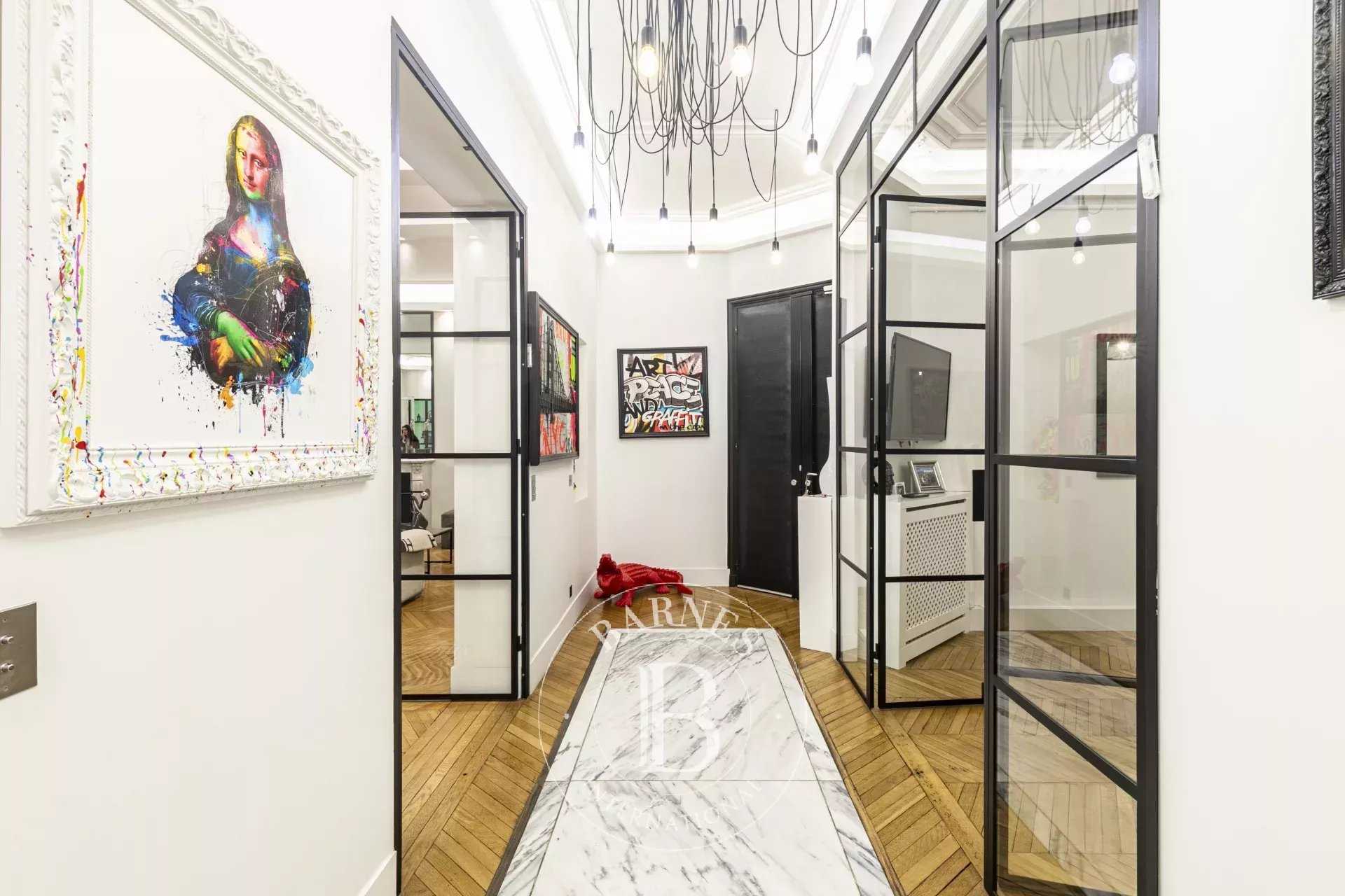 Paris  - Appartement 8 Pièces 4 Chambres