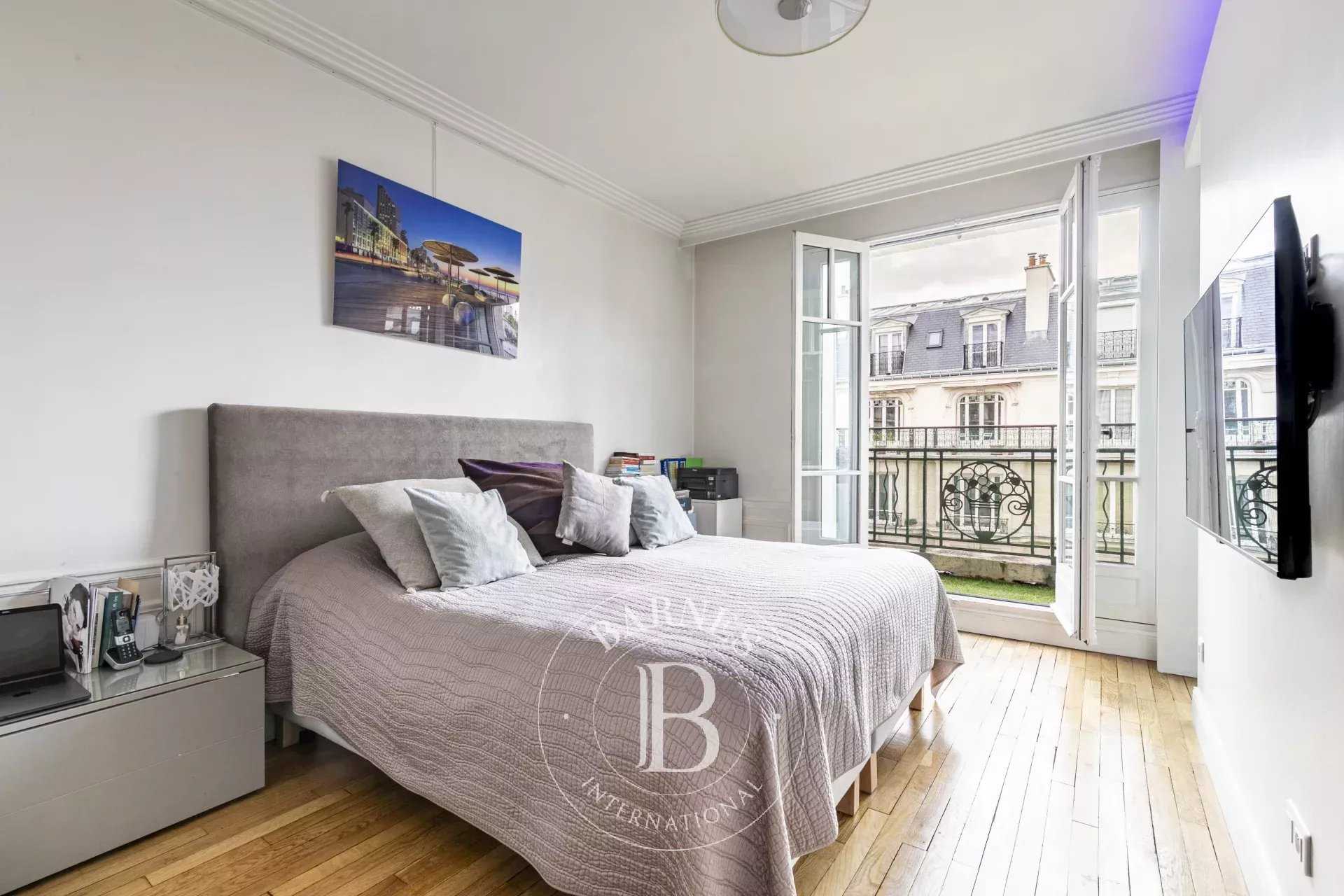 Paris  - Appartement 5 Pièces 3 Chambres