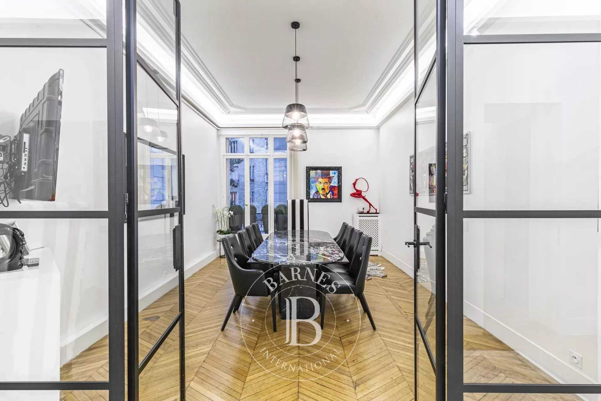 Paris  - Appartement 8 Pièces 4 Chambres