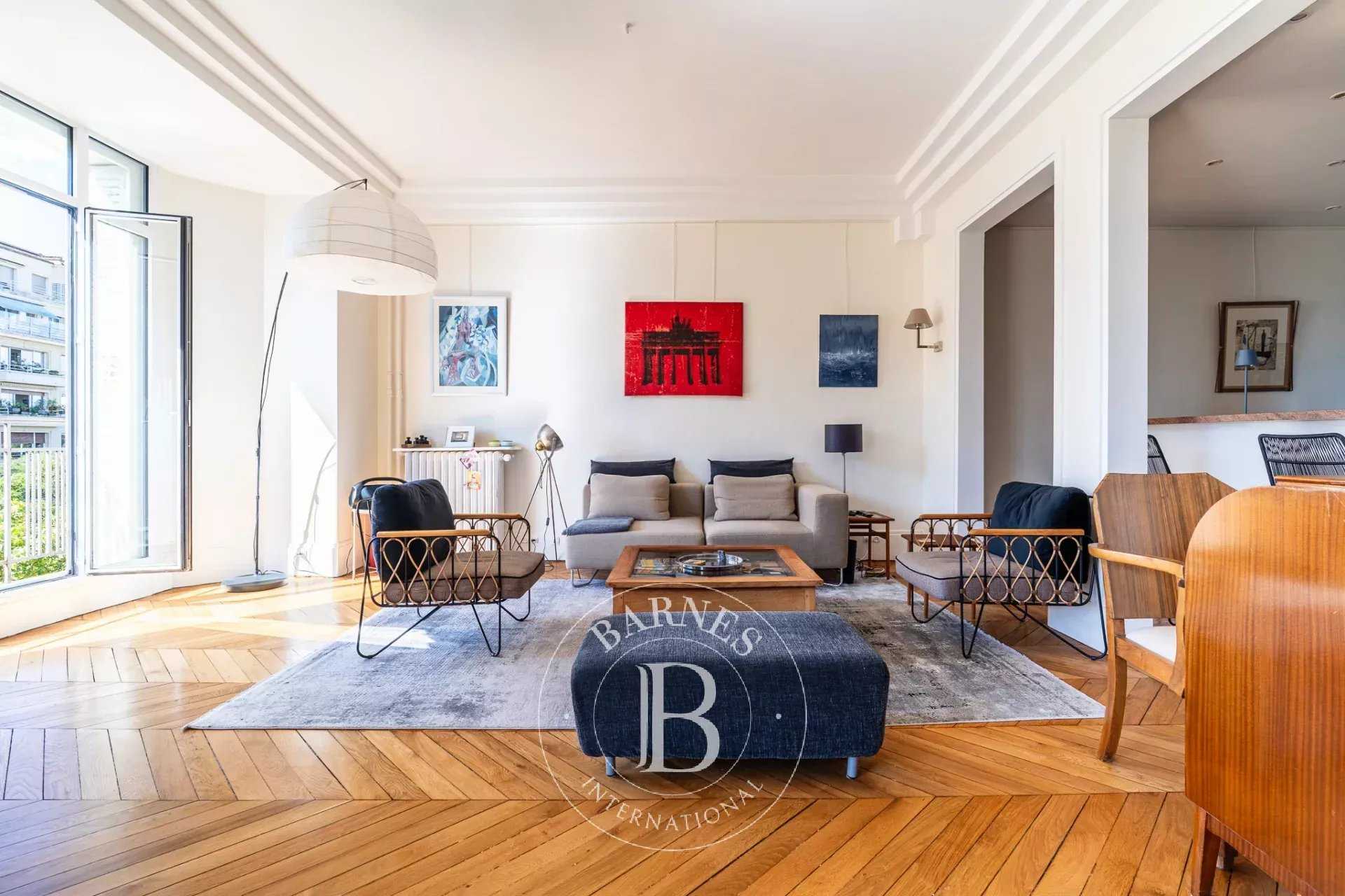 Paris  - Appartement 4 Pi&egrave;ces 2 Chambres