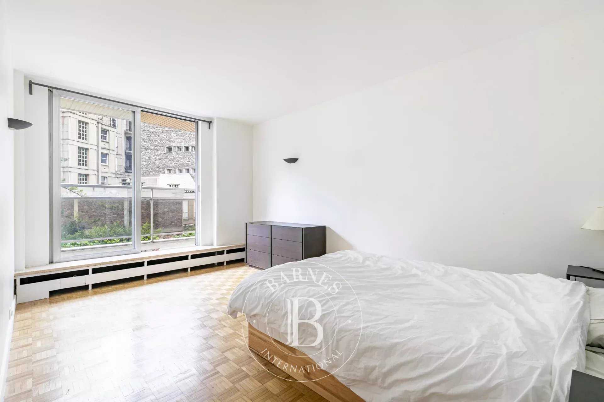 Paris  - Appartement 4 Pi&egrave;ces 3 Chambres