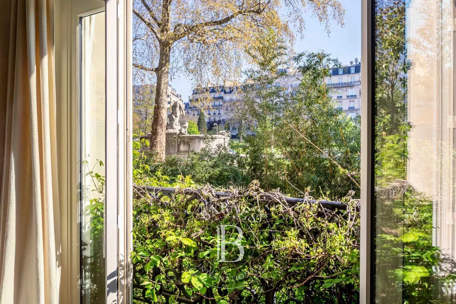 Paris  - Appartement 7 Pi&egrave;ces 3 Chambres