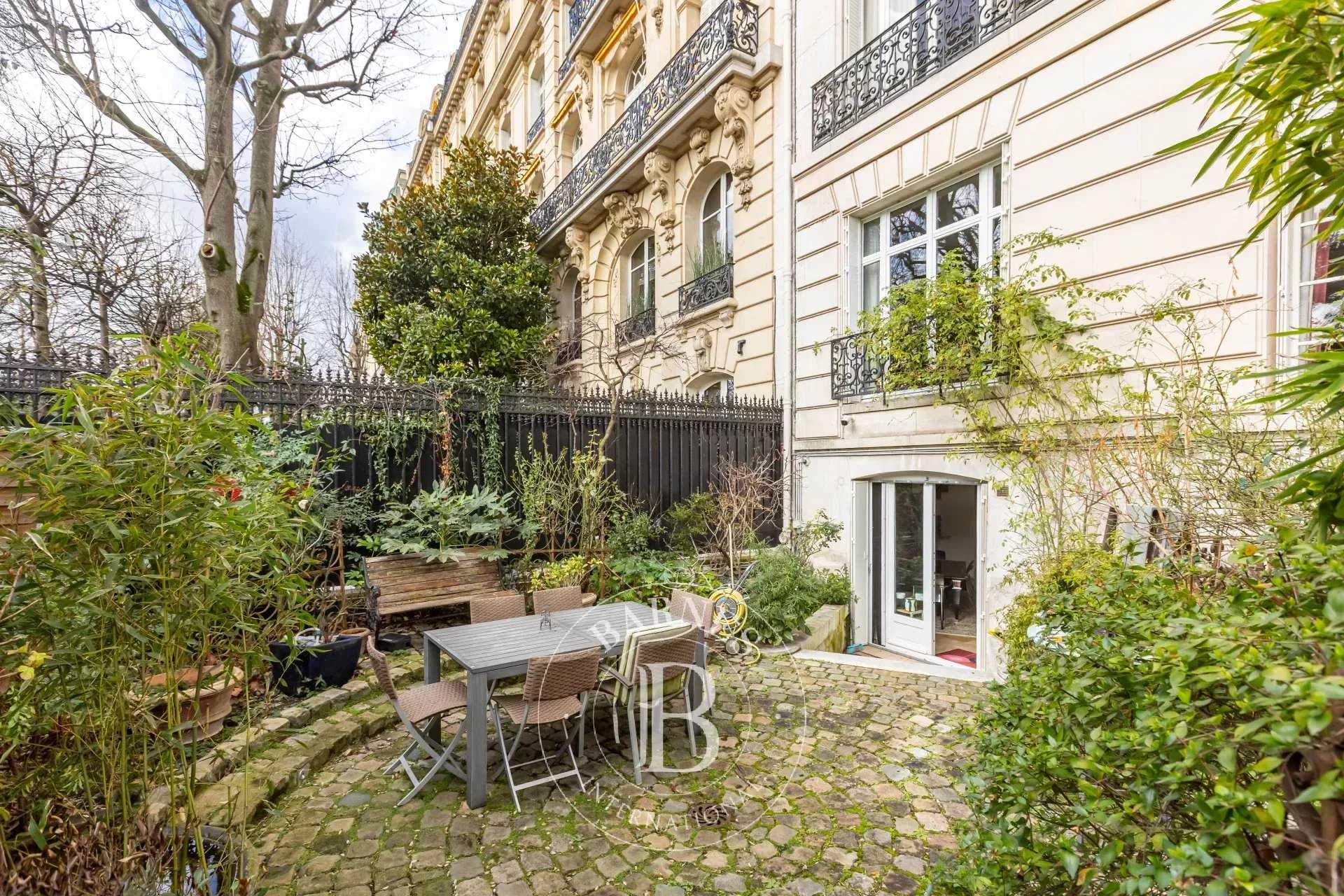 Paris  - Appartement 7 Pi&egrave;ces 3 Chambres