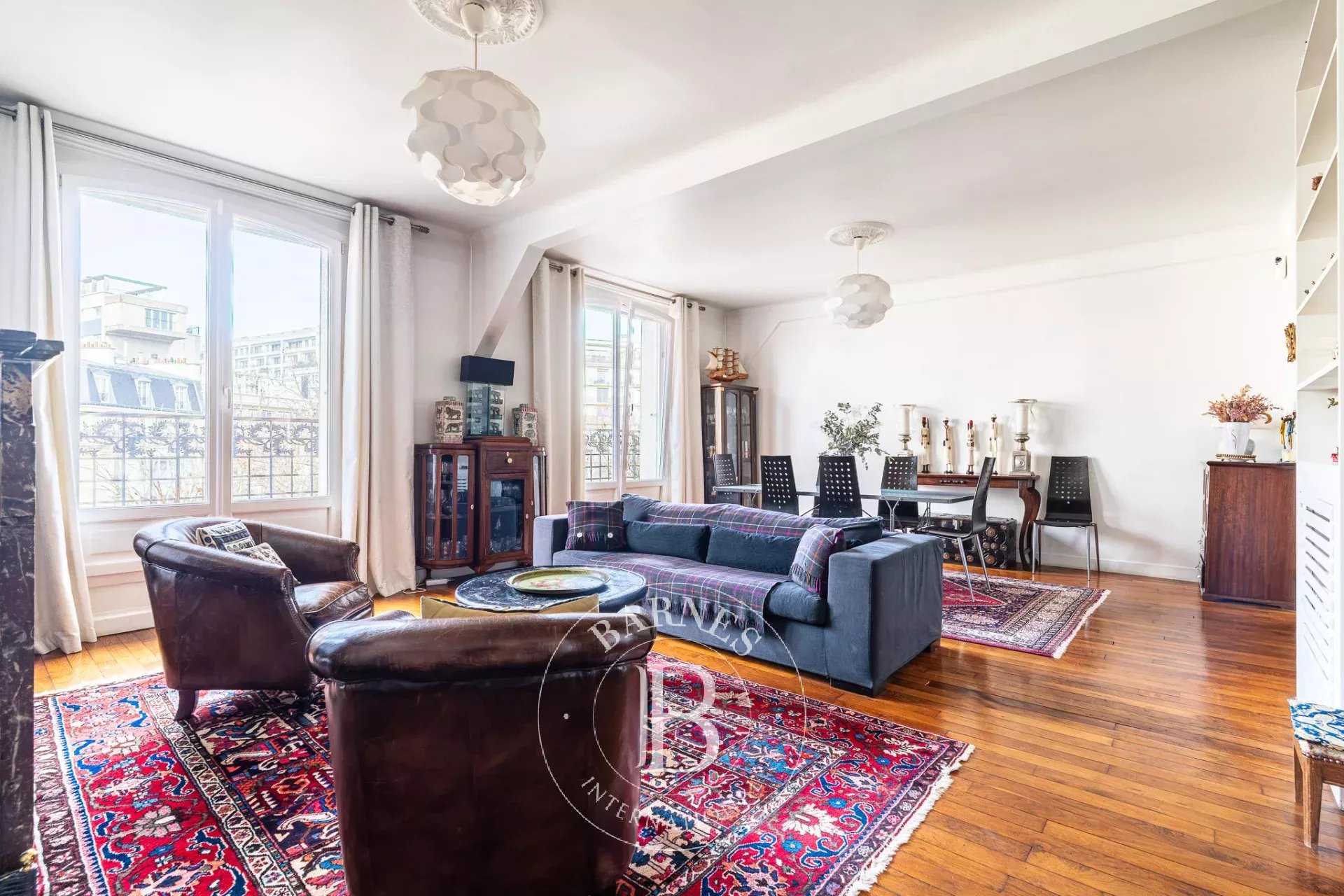 Paris  - Appartement 5 Pi&egrave;ces 3 Chambres