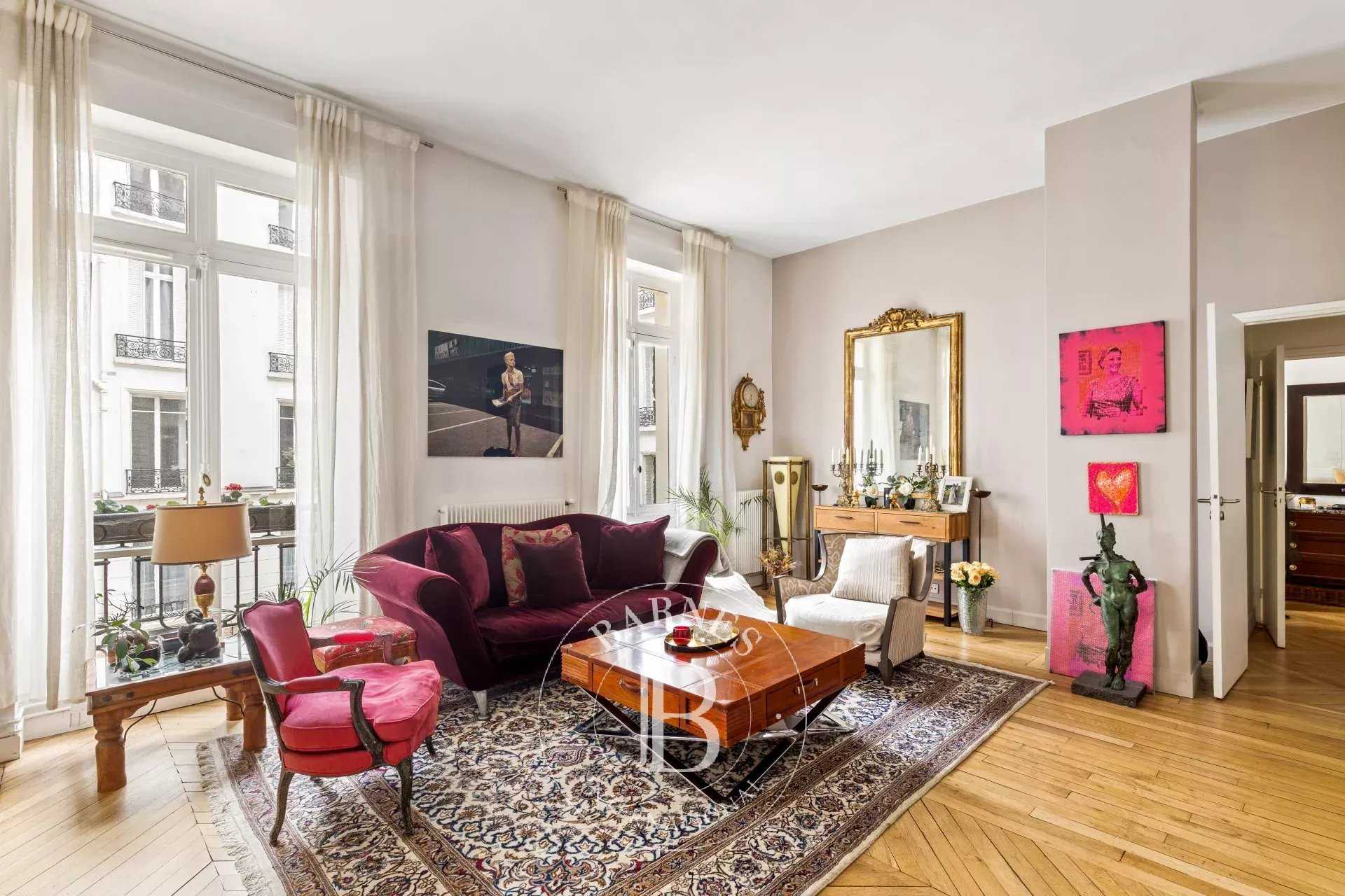 Paris  - Appartement 3 Pi&egrave;ces 2 Chambres