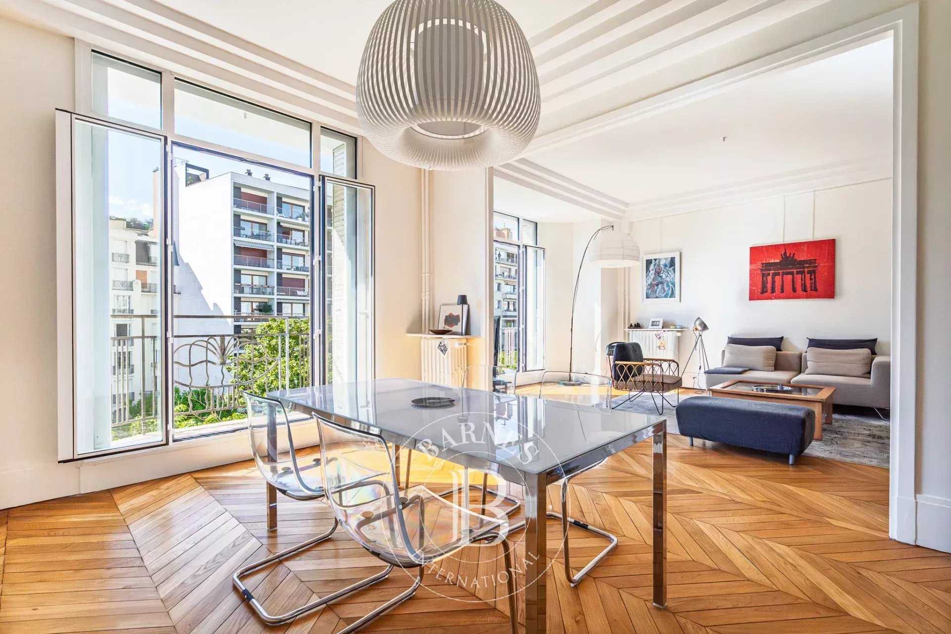 Paris  - Appartement 4 Pi&egrave;ces 2 Chambres