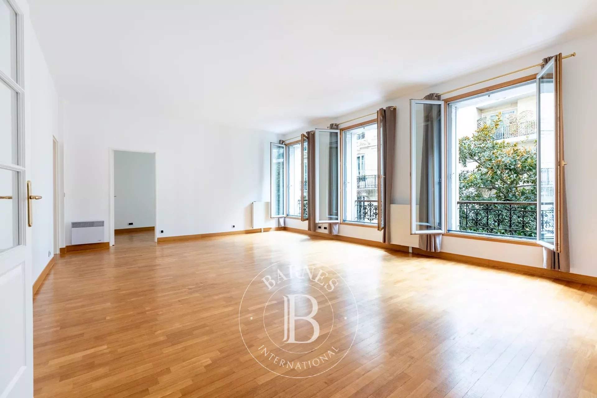 Paris  - Appartement 6 Pièces 3 Chambres - picture 2