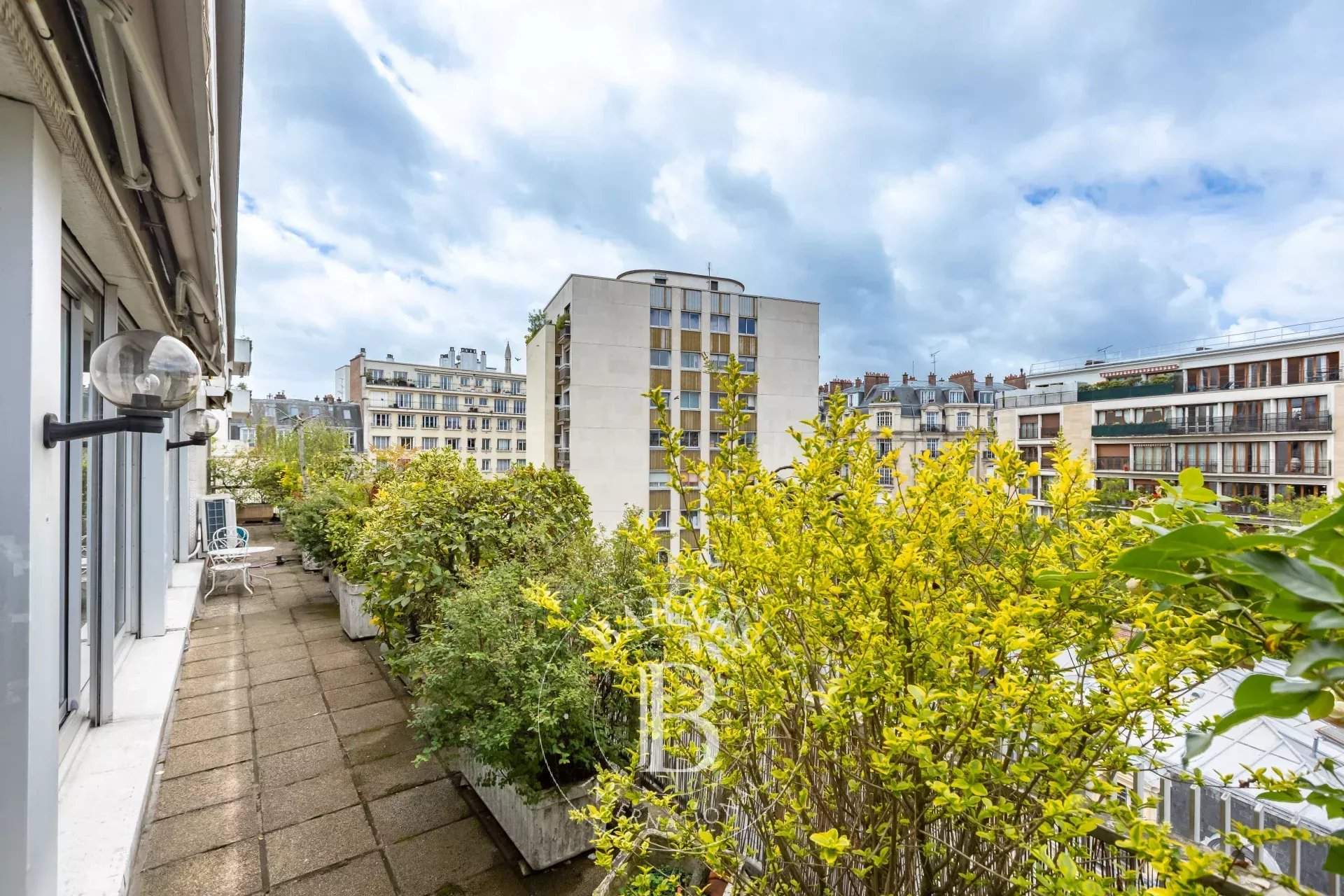 Paris  - Appartement 4 Pi&egrave;ces 2 Chambres - picture 2