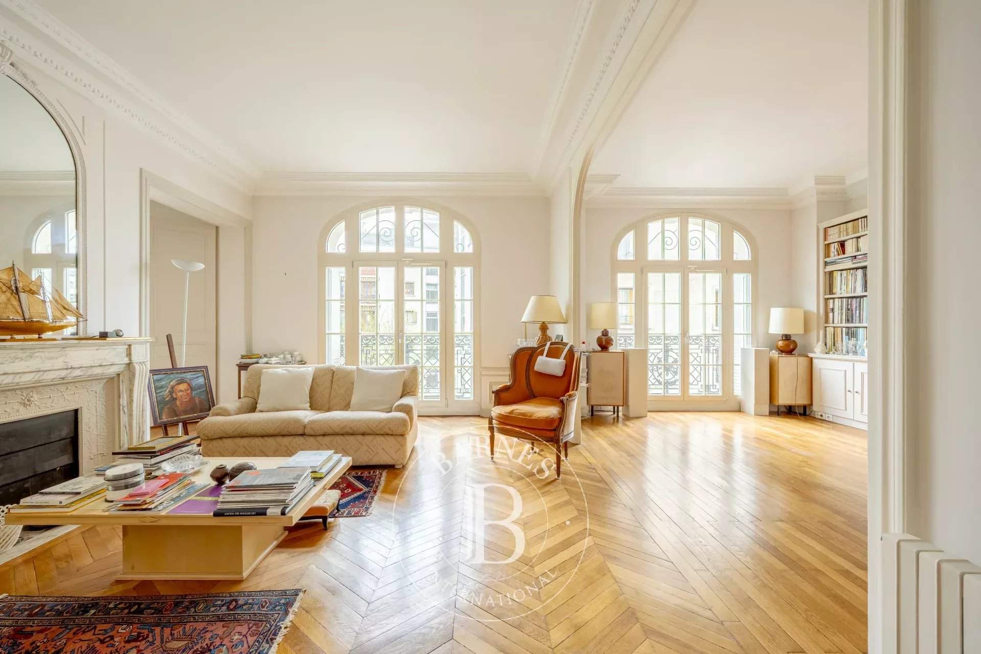 Paris  - Appartement 5 Pi&egrave;ces 3 Chambres - picture 2