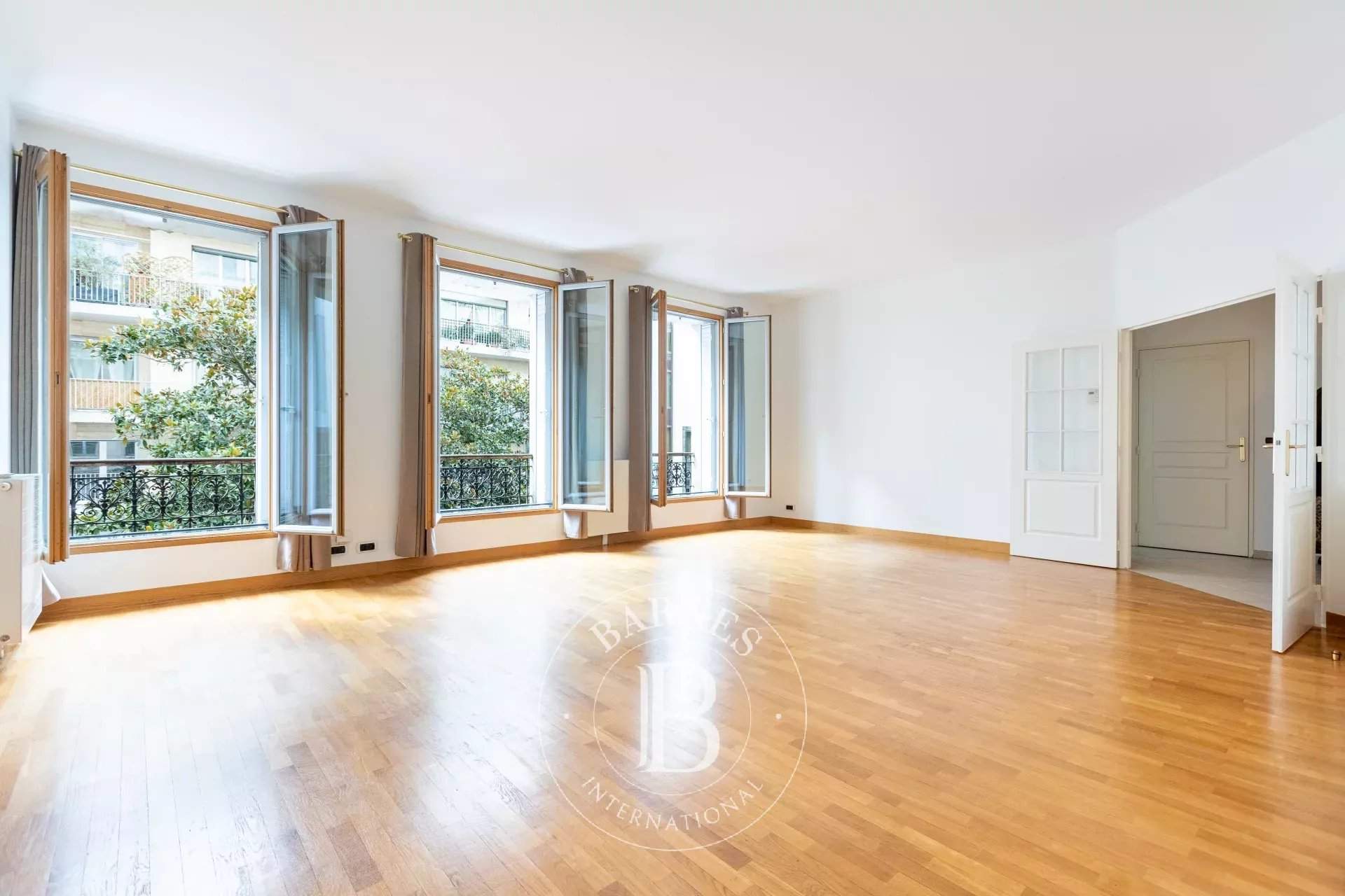 Paris  - Appartement 6 Pièces 3 Chambres - picture 1