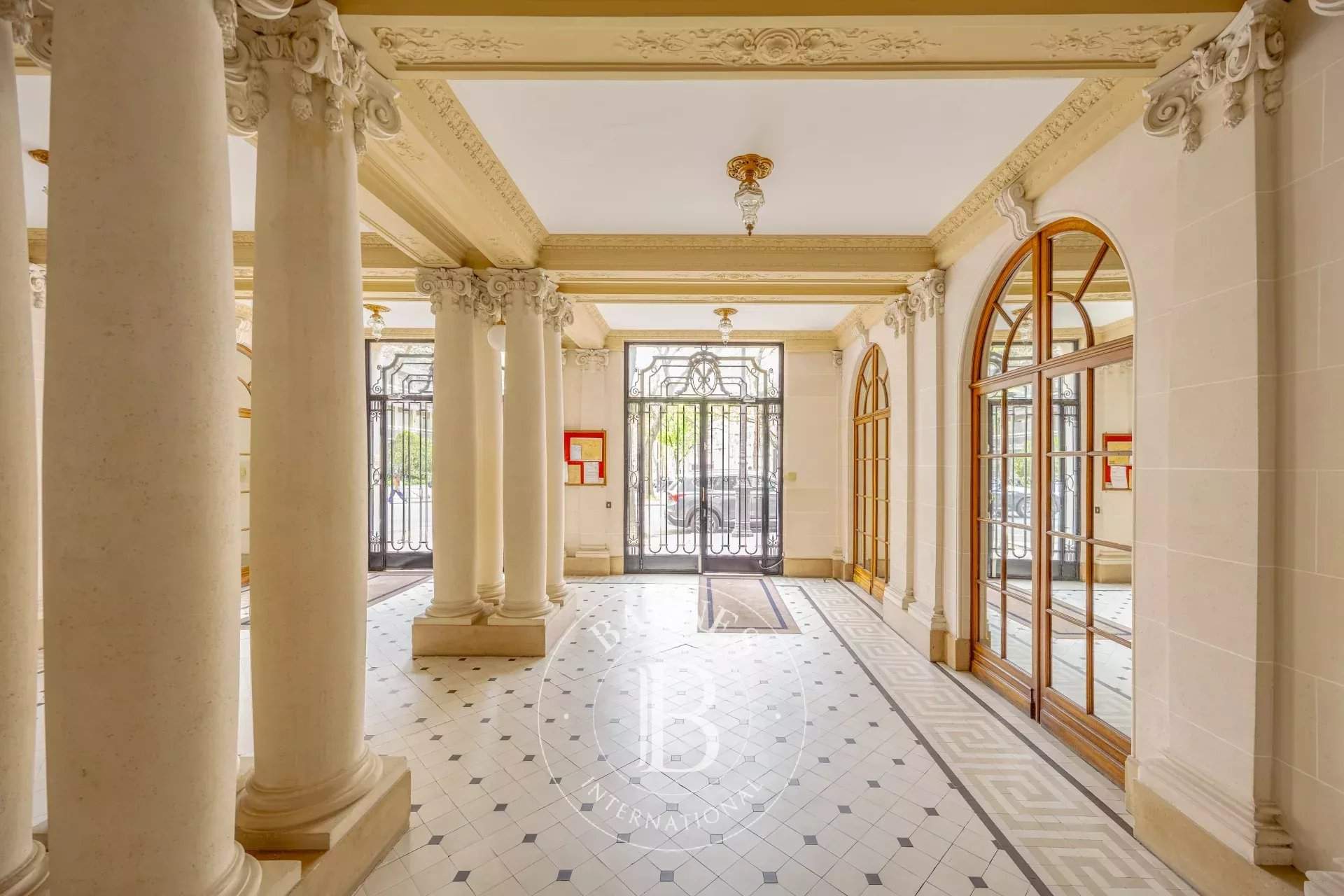 Paris  - Appartement 5 Pi&egrave;ces 3 Chambres - picture 5