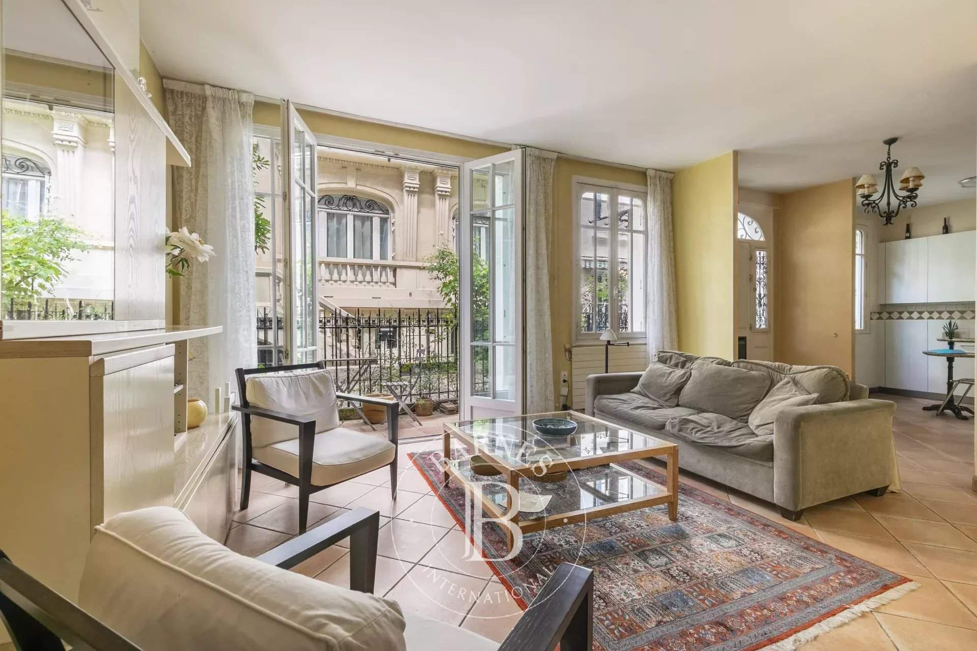 Paris  - House 3 Bedrooms - picture 2