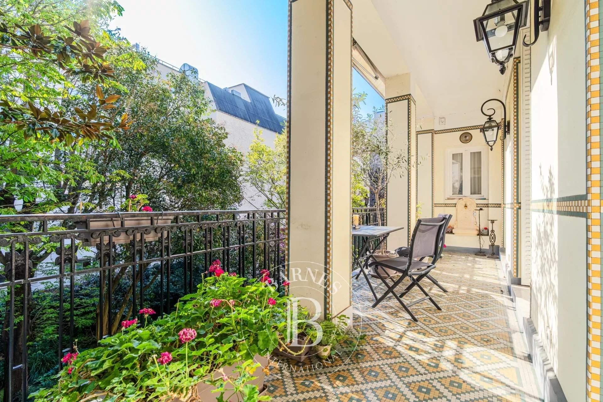 Paris  - Appartement 8 Pi&egrave;ces 5 Chambres - picture 1