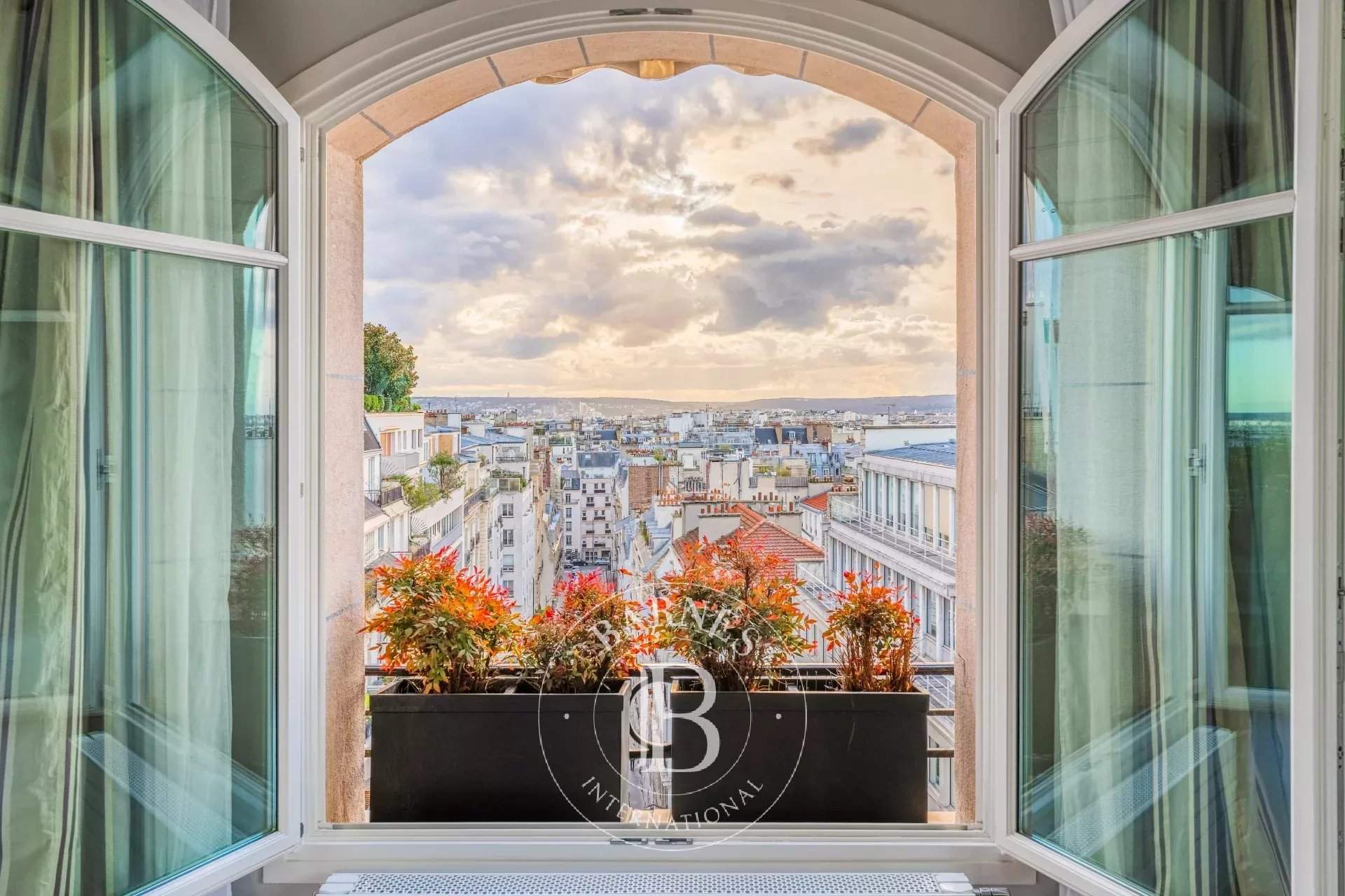 Paris  - Appartement 10 Pi&egrave;ces 5 Chambres - picture 1