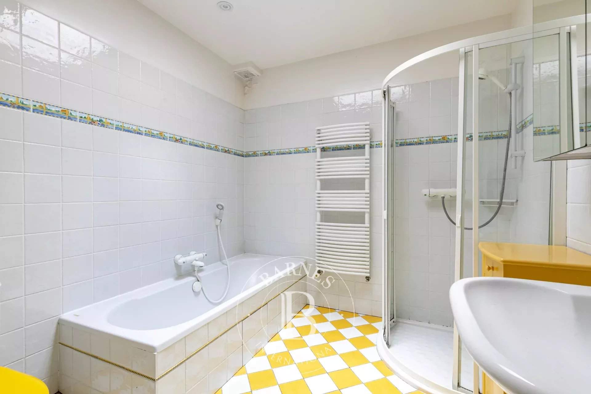 Paris  - House 3 Bedrooms - picture 12