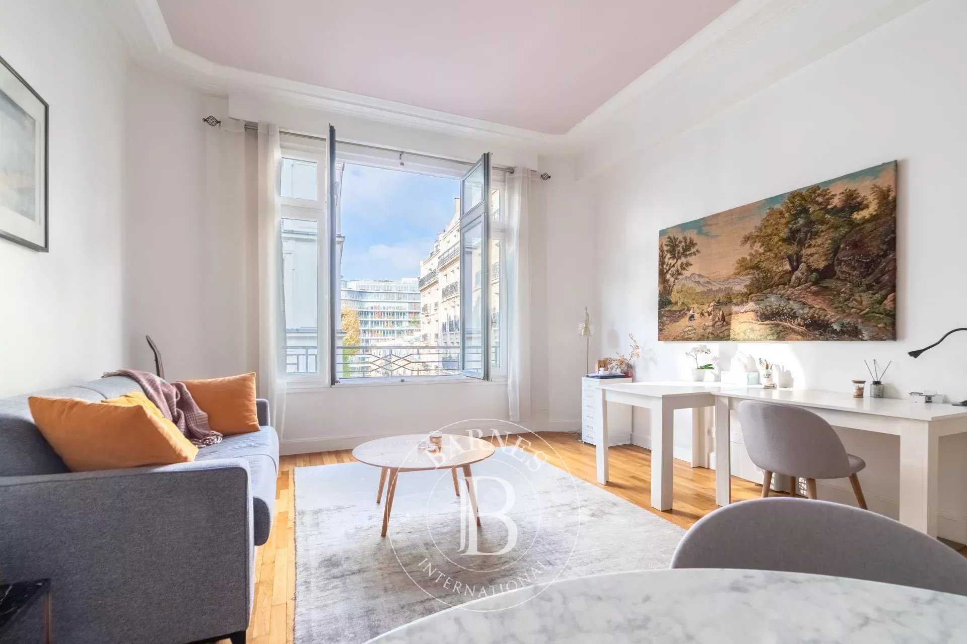 Paris  - Appartement 3 Pièces 2 Chambres