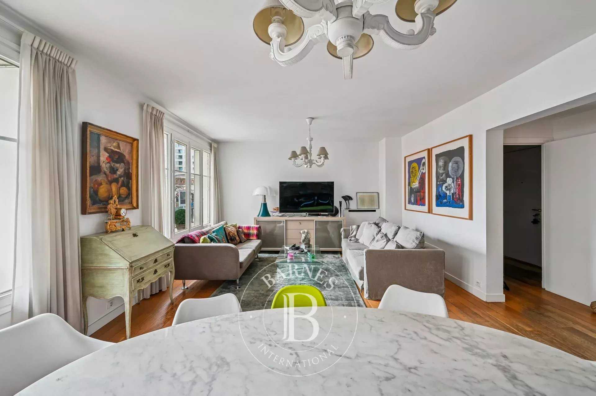 Paris  - Appartement 3 Pi&egrave;ces 2 Chambres