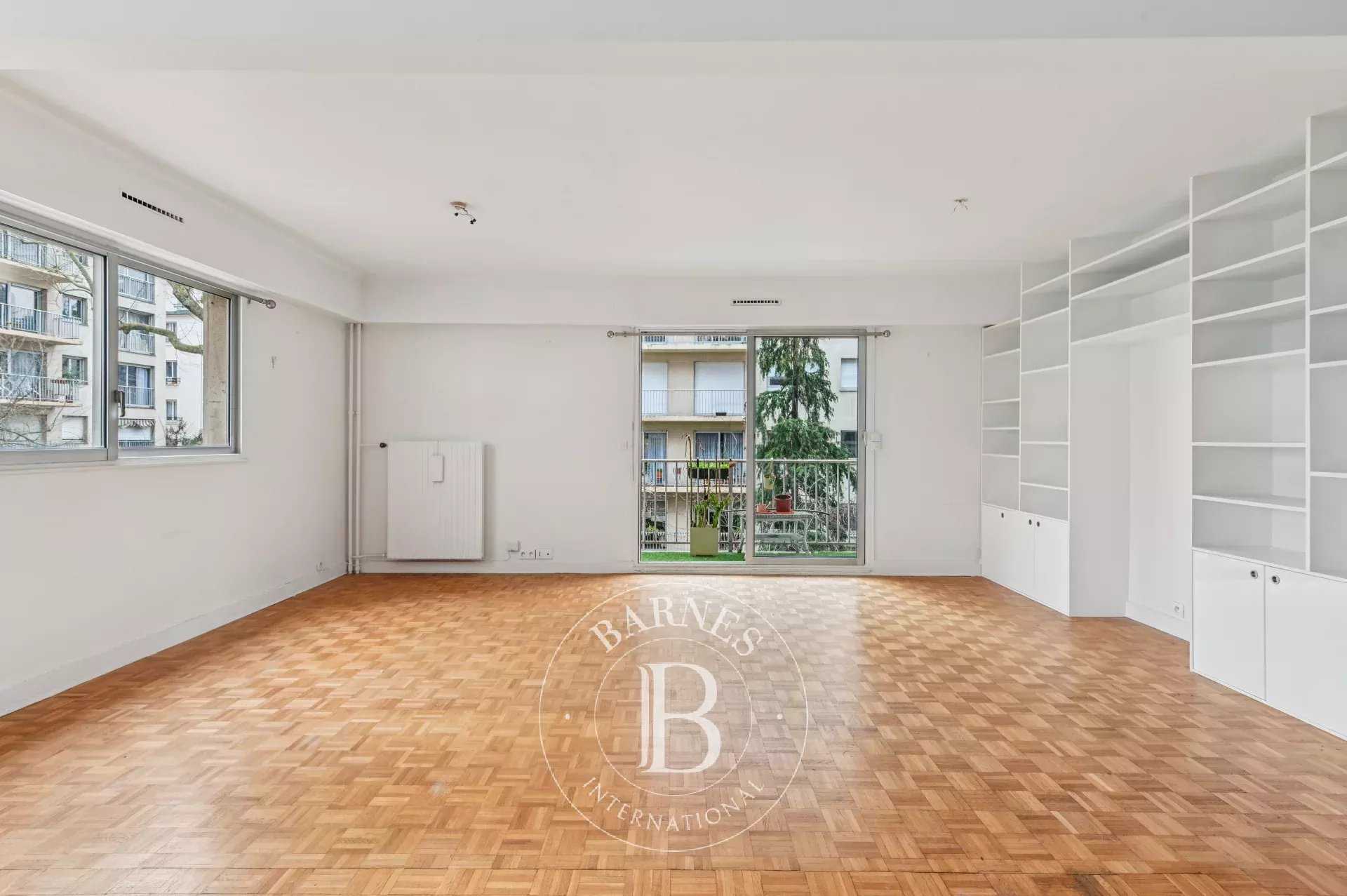 Paris  - Appartement 3 Pi&egrave;ces 2 Chambres