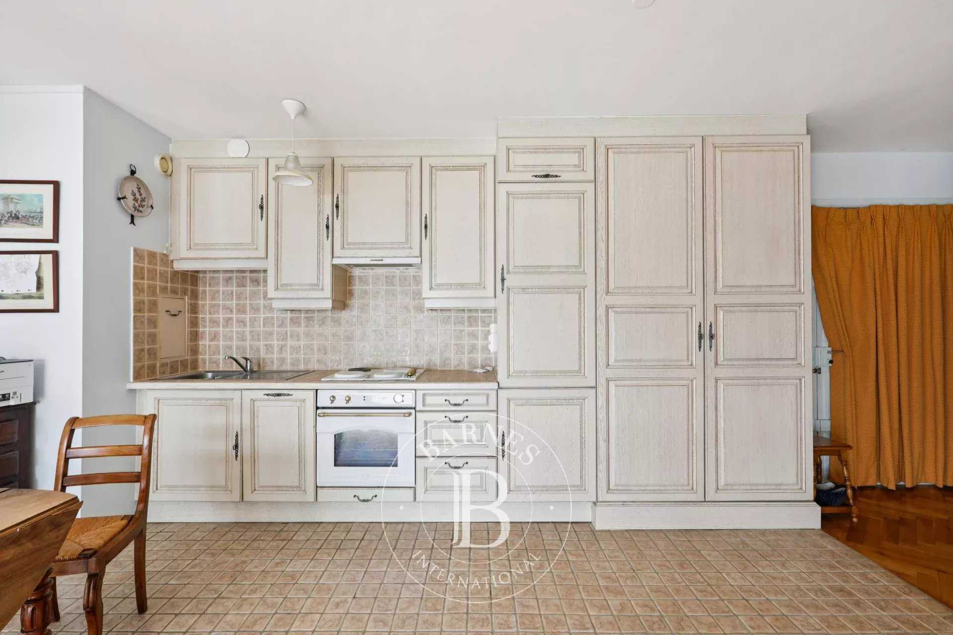 Paris  - Appartement 2 Pi&egrave;ces, 1 Chambre