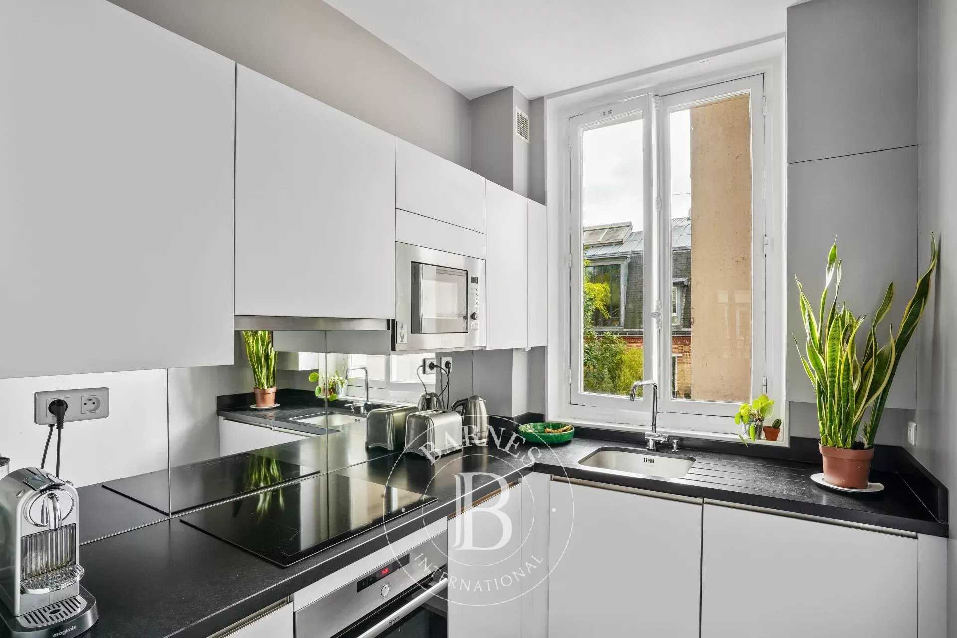 Paris  - Appartement 4 Pi&egrave;ces 2 Chambres