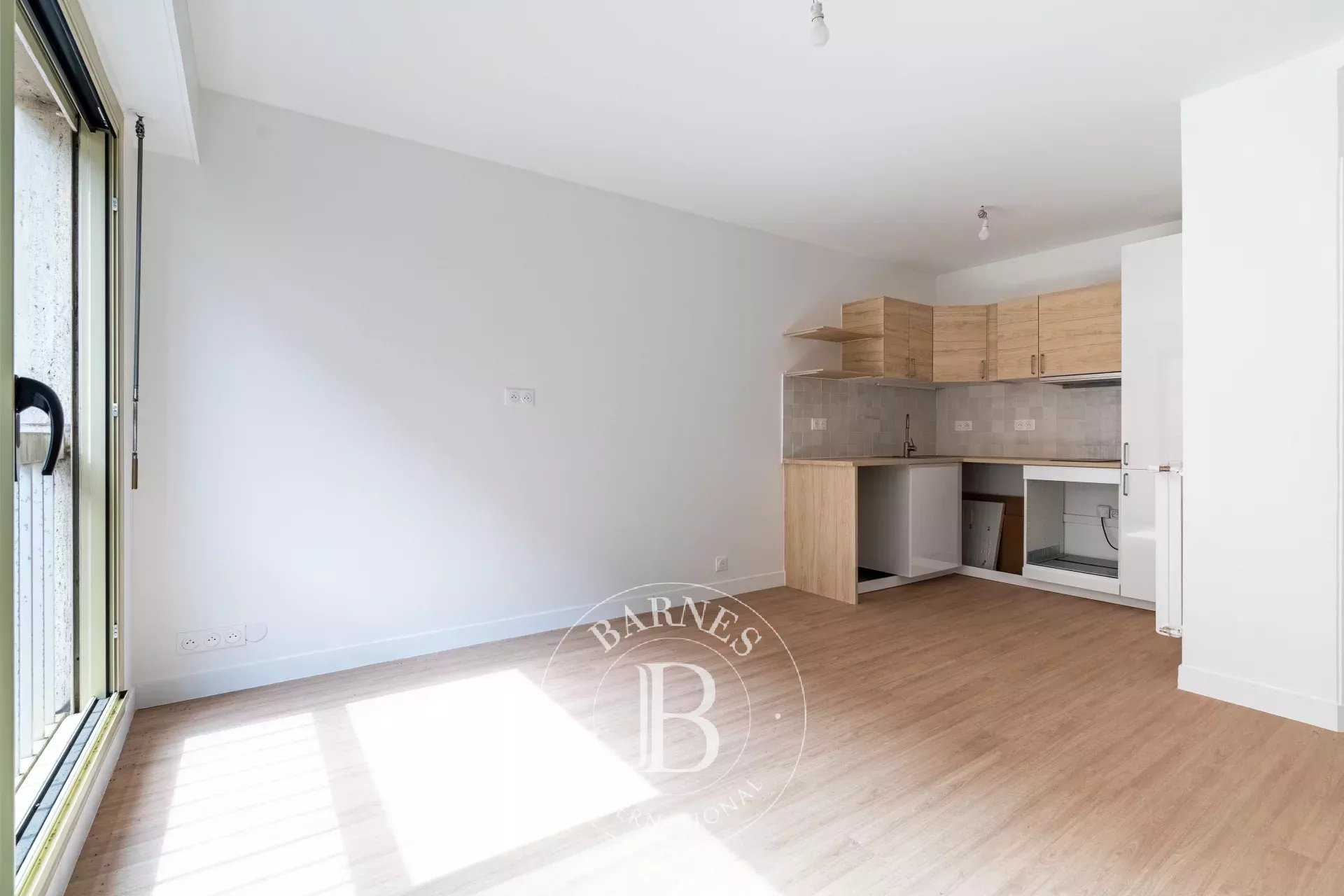 Paris  - Appartement 2 Pièces, 1 Chambre
