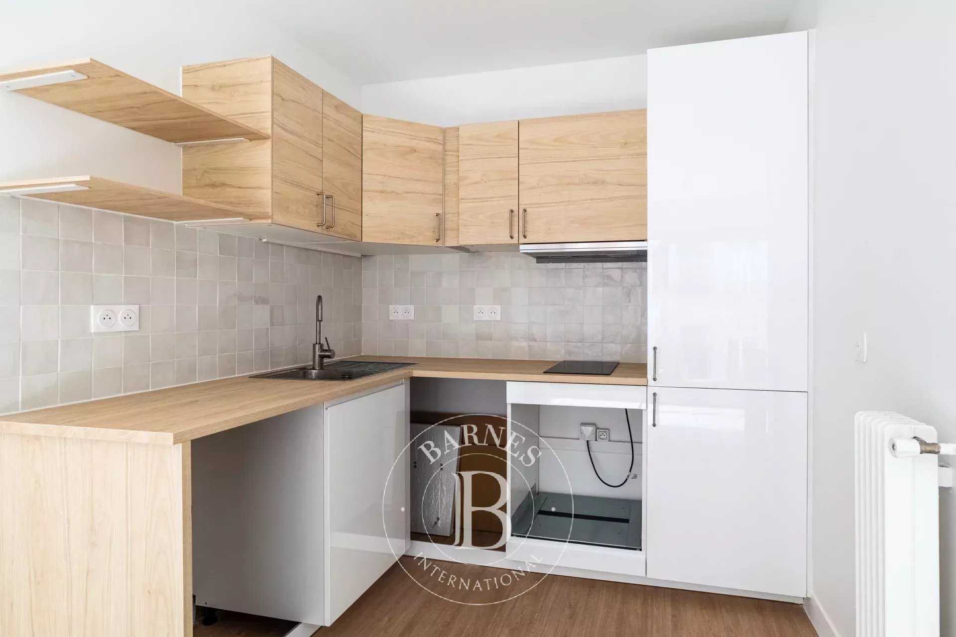 Paris  - Appartement 2 Pièces, 1 Chambre