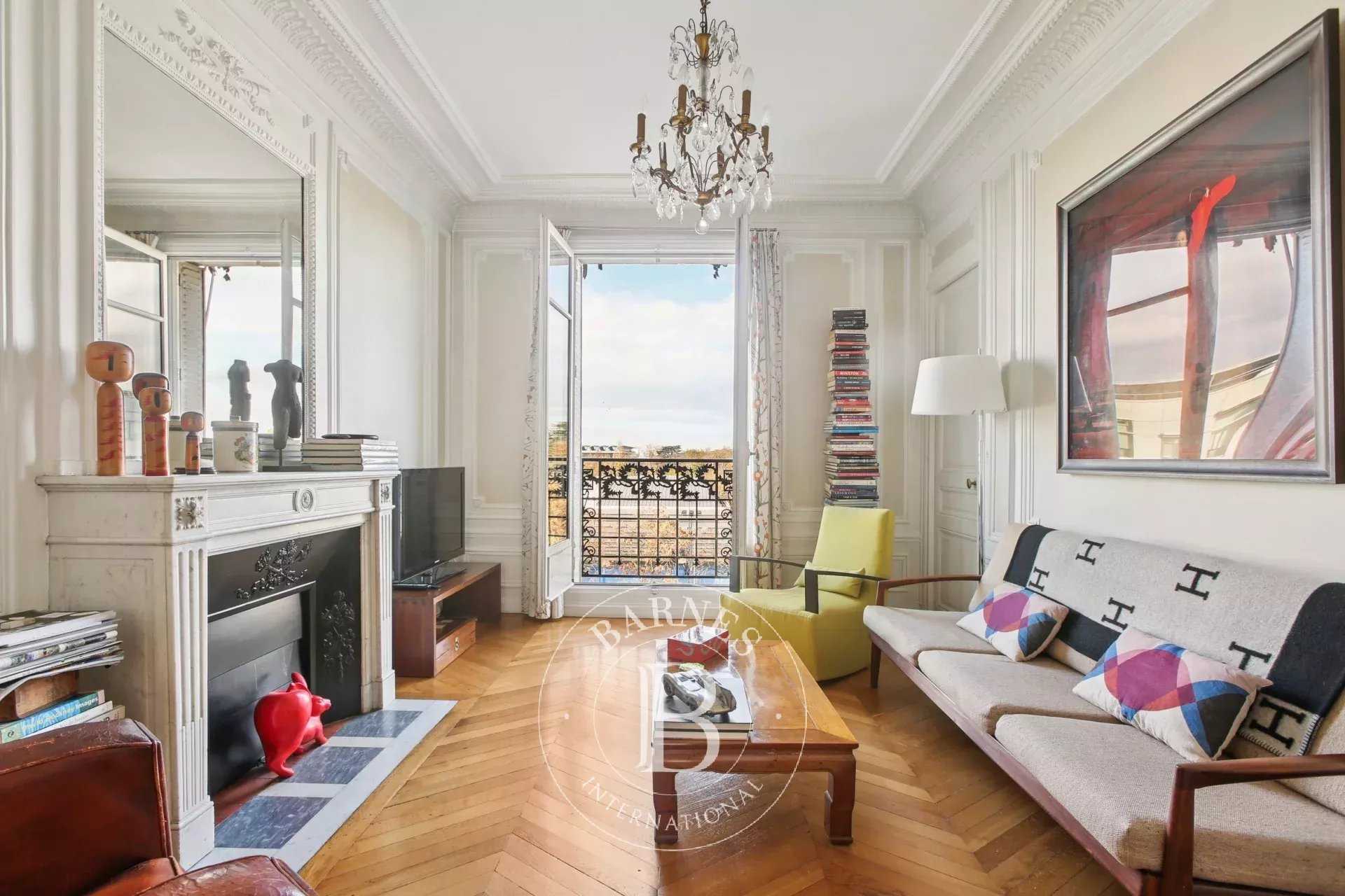 Paris  - Appartement 4 Pi&egrave;ces 2 Chambres