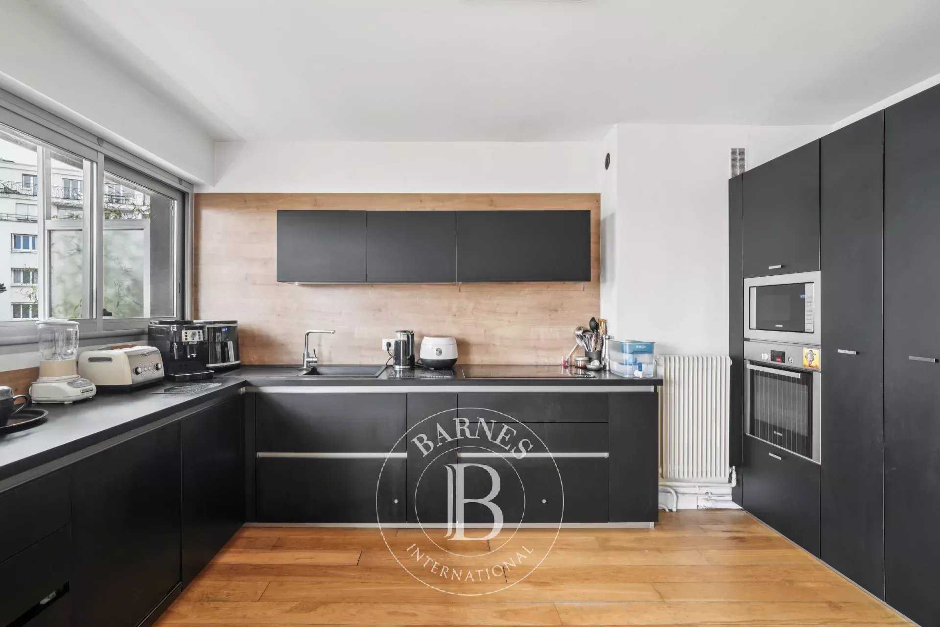 Paris  - Appartement 4 Pi&egrave;ces 2 Chambres