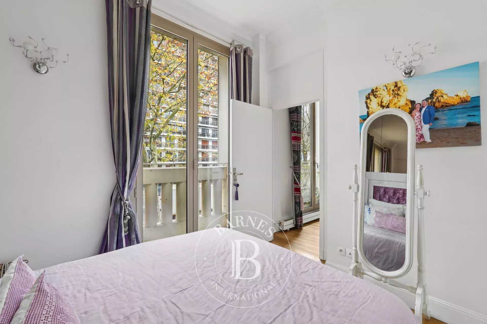 Paris  - Appartement 3 Pi&egrave;ces 2 Chambres