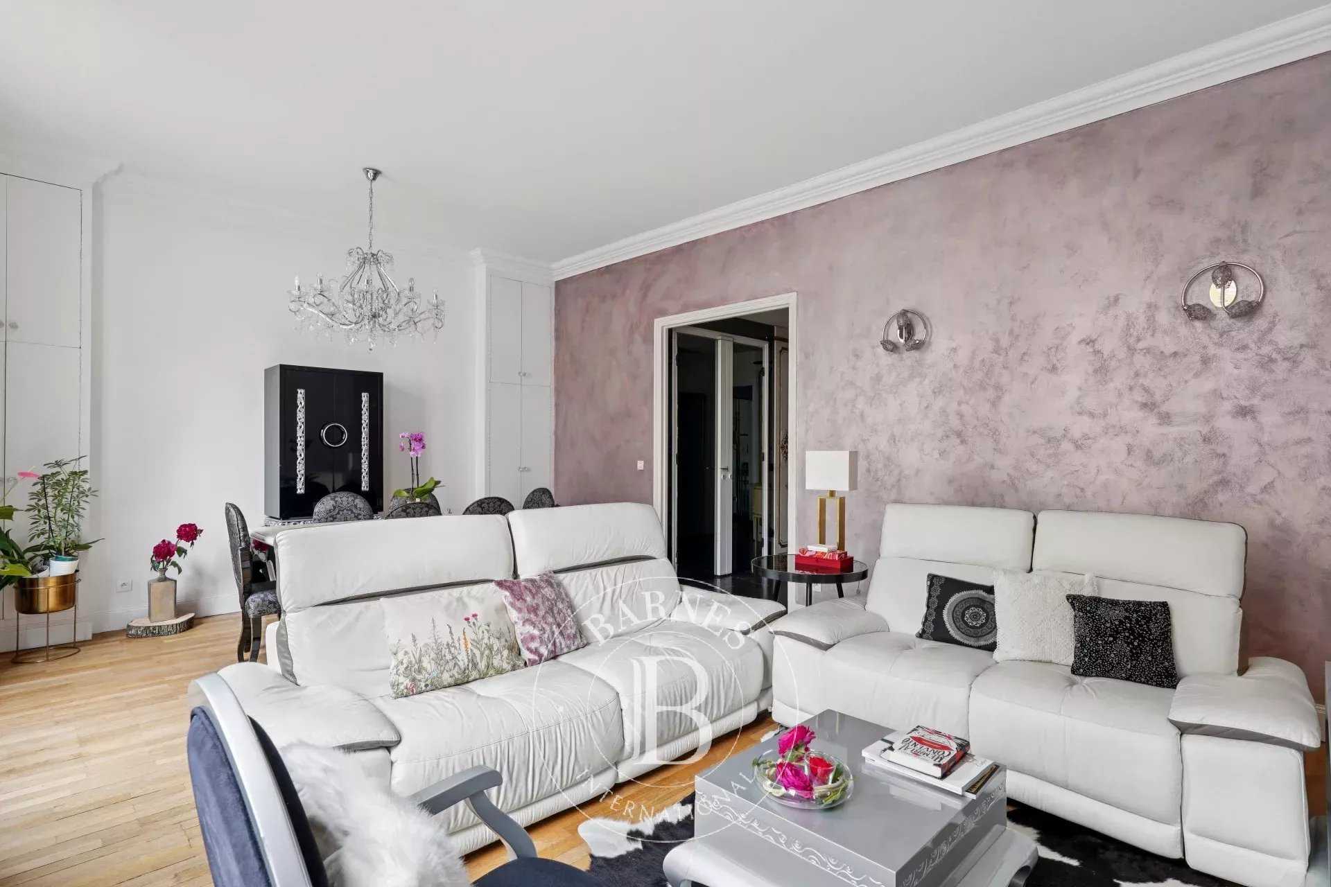 Paris  - Appartement 3 Pi&egrave;ces 2 Chambres