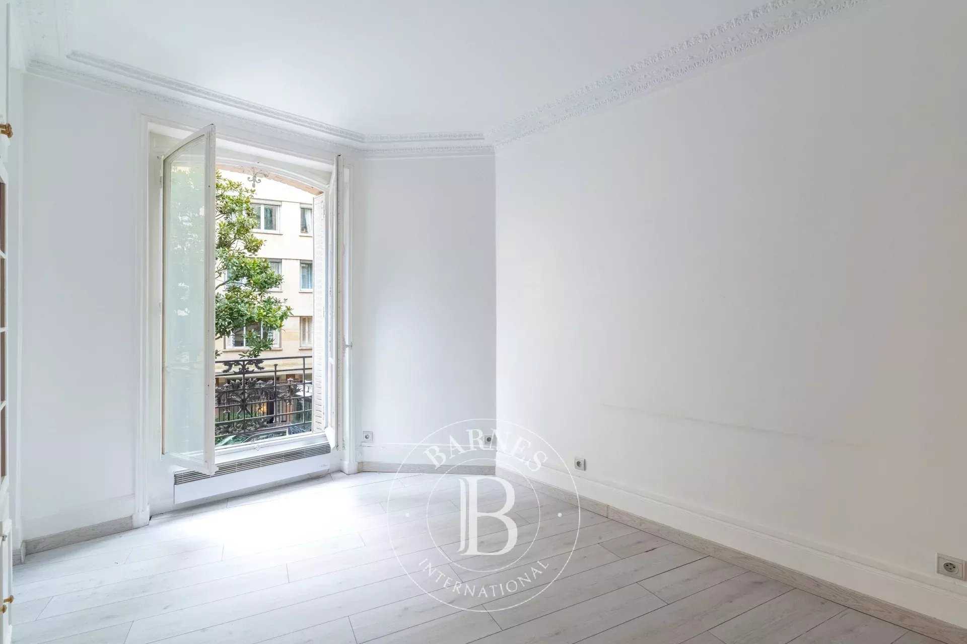 Paris  - Appartement 3 Pièces 2 Chambres