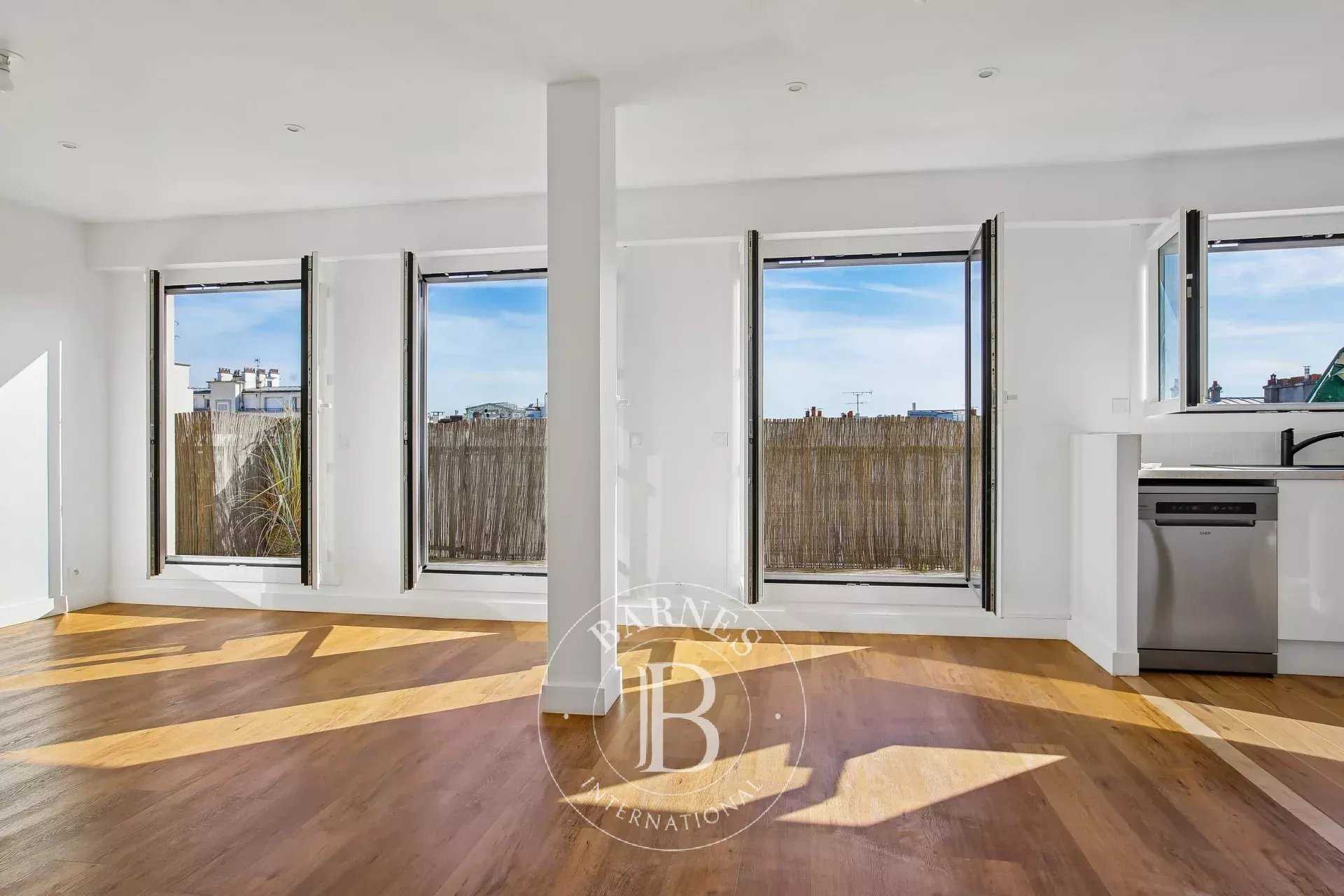 Paris  - Appartement 3 Pi&egrave;ces 2 Chambres