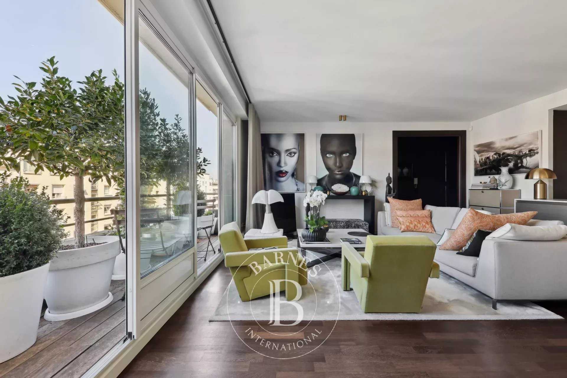 Paris  - Appartement 3 Pi&egrave;ces 2 Chambres