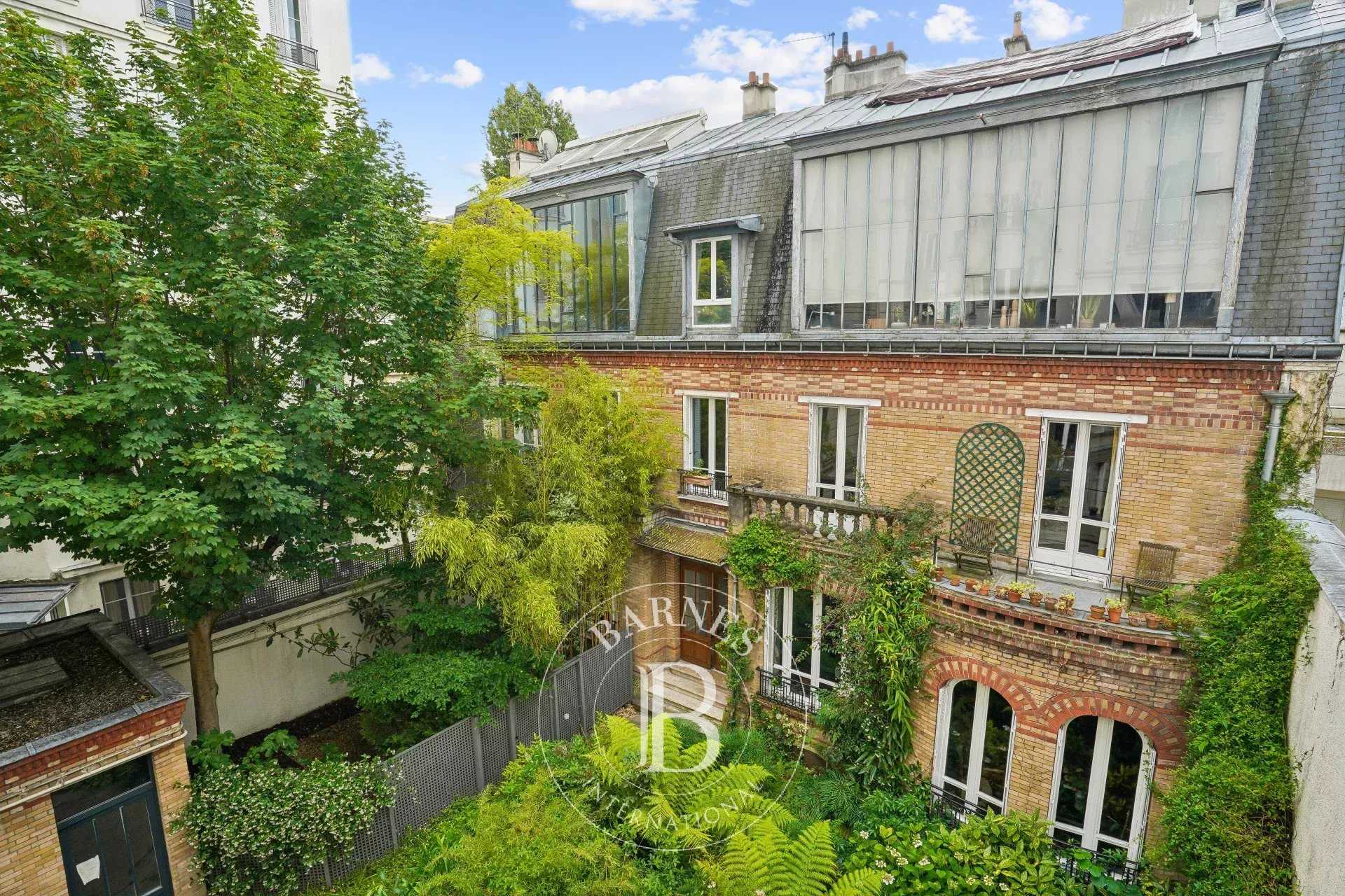 Paris  - Appartement 4 Pi&egrave;ces 2 Chambres