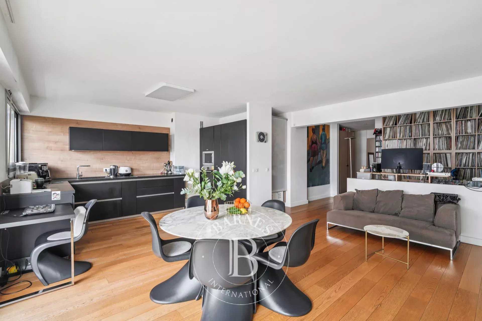 Paris  - Appartement 4 Pi&egrave;ces 2 Chambres